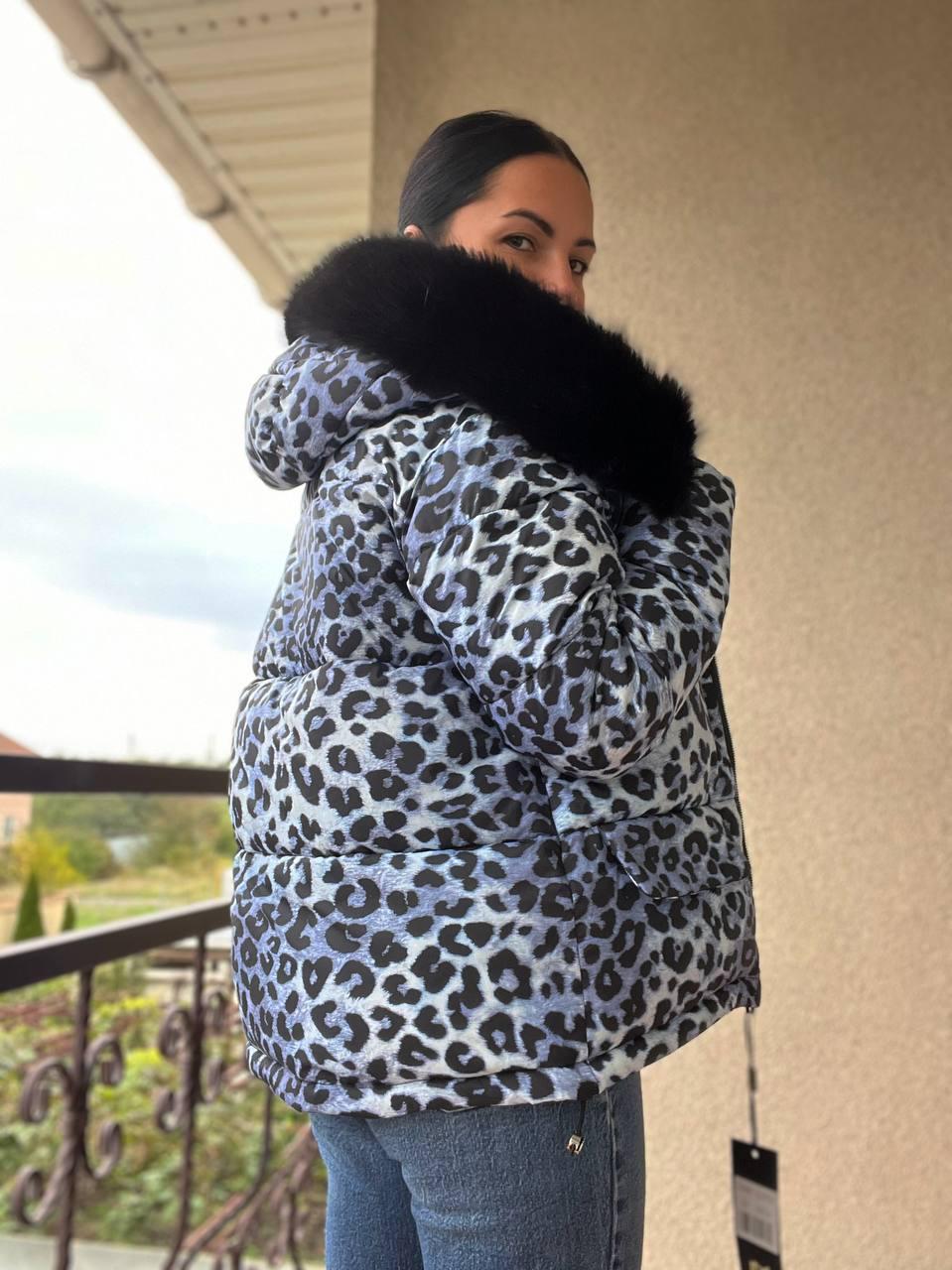Куртка жіноча Lady Yep 9063 подовжена леопардовий принт з капюшоном хутро р. 44 Сірий (2965) - фото 2 Куртка жіноча Lady Yep 9063 подовжена леопардовий принт з капюшоном хутро р. 44 Сірий (2965) - фото 2