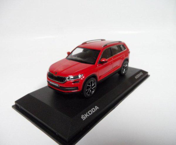 Модель автомобиля 1:43 Skoda Kodiaq Red Velvet (565099300F3P) - фото 7