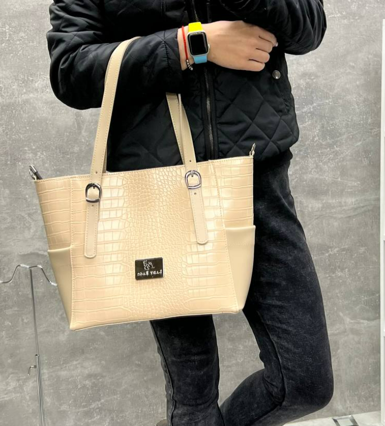 Сумка жіноча через плече з екошкіри велика якісна з принтом для документів Бежевий - фото 7 Сумка жіноча через плече з екошкіри велика якісна з принтом для документів Бежевий - фото 7