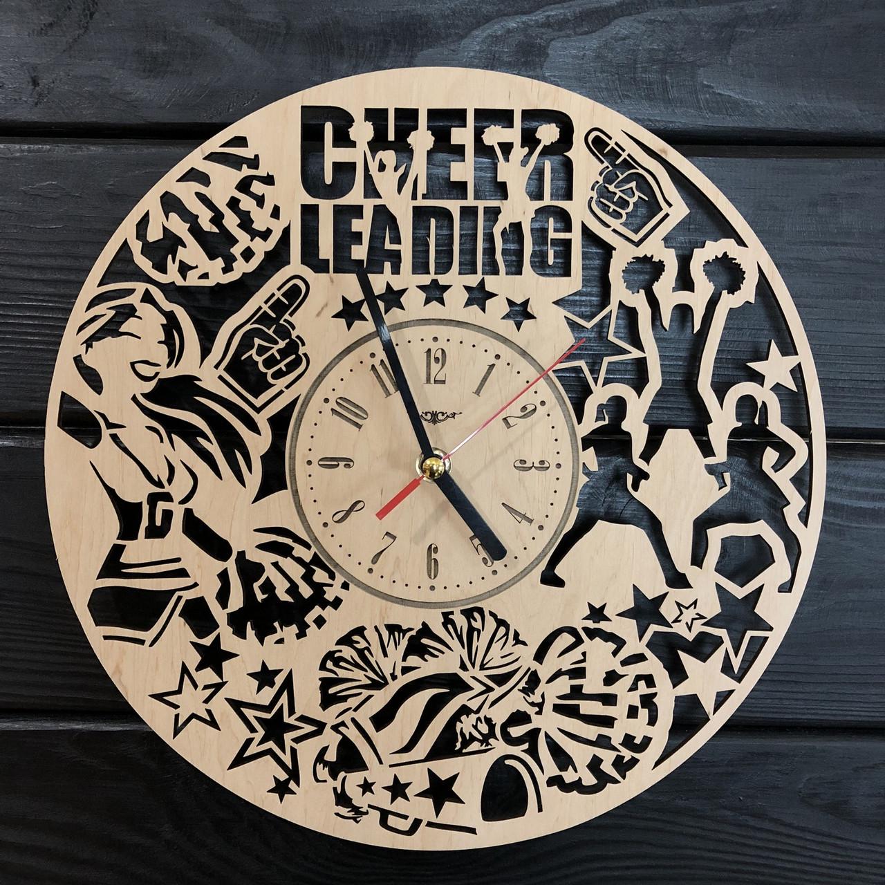 Часы настенные из дерева Черлидинг