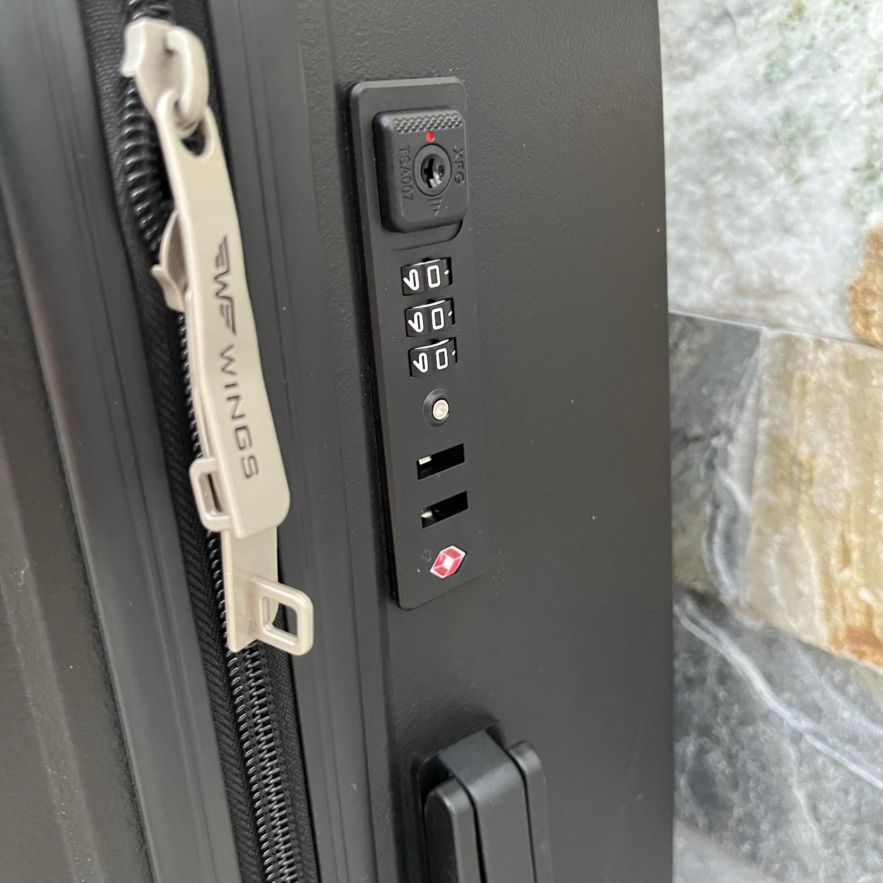 Чемодан дорожный большой из полипропилена Wings DQ181-04 L Черный - фото 4