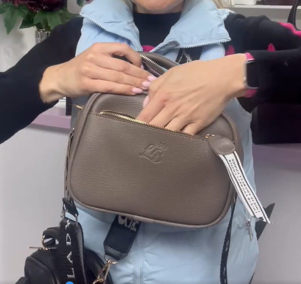 Сумка женская кросс-боди маленькая из экокожи через плечо на широком ремне Капучино - фото 8 Сумка женская кросс-боди маленькая из экокожи через плечо на широком ремне Капучино - фото 8