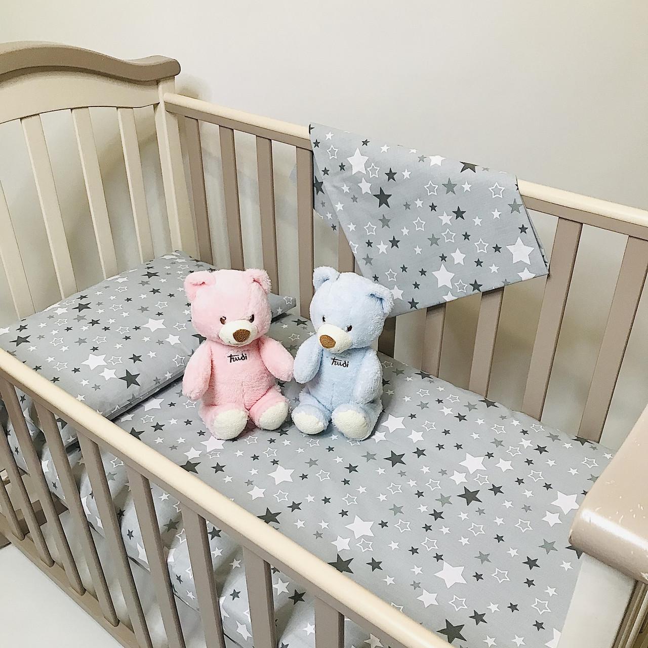 Комплект постельного белья детский Penetka Звездочки бязь 140x110/60x40 см Серый (6501.140.110.107) - фото 2 Комплект постельного белья детский Penetka Звездочки бязь 140x110/60x40 см Серый (6501.140.110.107) - фото 2