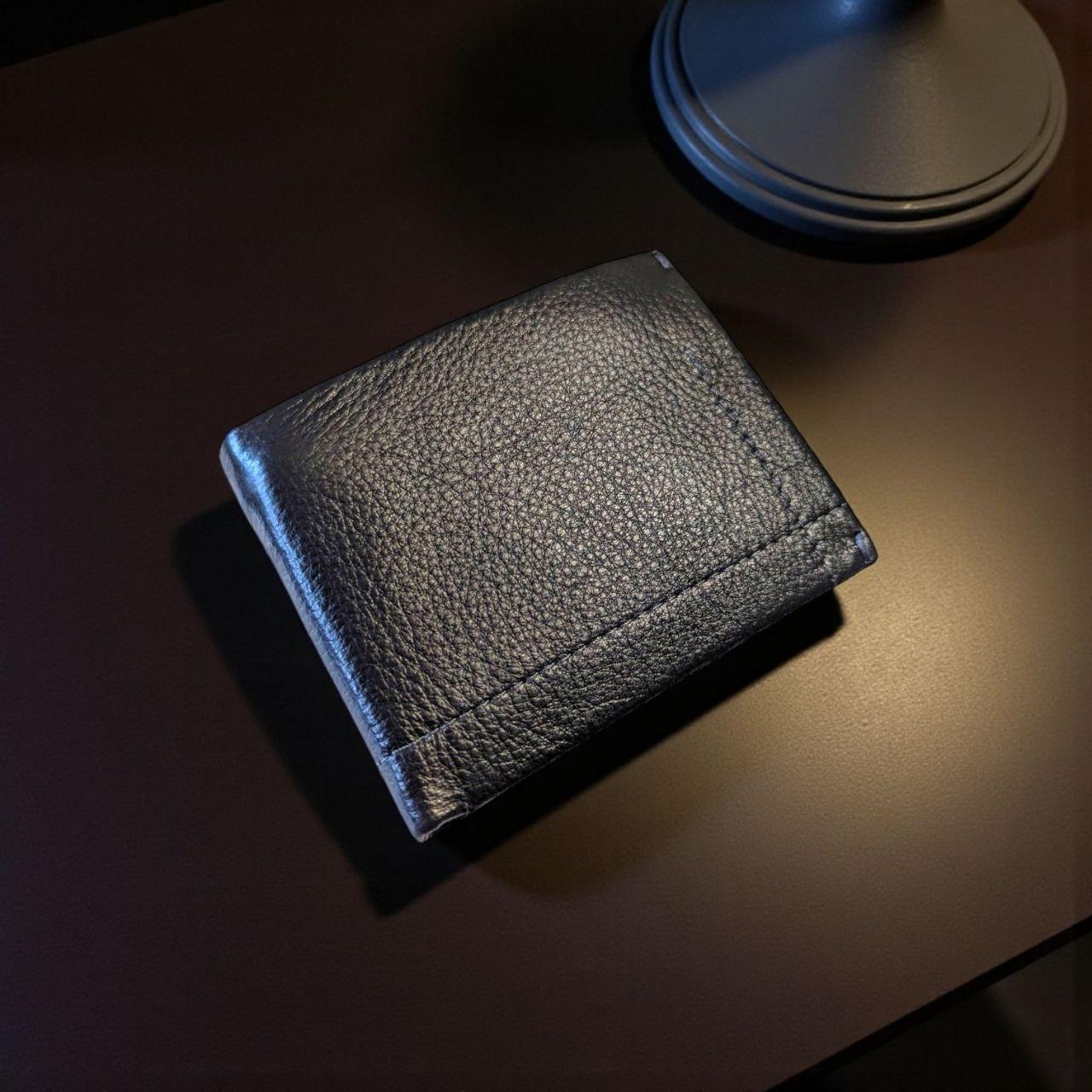 Кошелек кожаный мужской на магните с зажимом для денег 11х9 см Черный (555) Кошелек кожаный мужской на магните с зажимом для денег 11х9 см Черный (555)