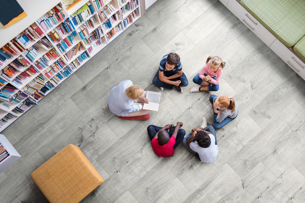 Пол виниловый Kronostep SPC 32 класс 4 мм Дуб Мунлайт - фото 4 Пол виниловый Kronostep SPC 32 класс 4 мм Дуб Мунлайт - фото 4