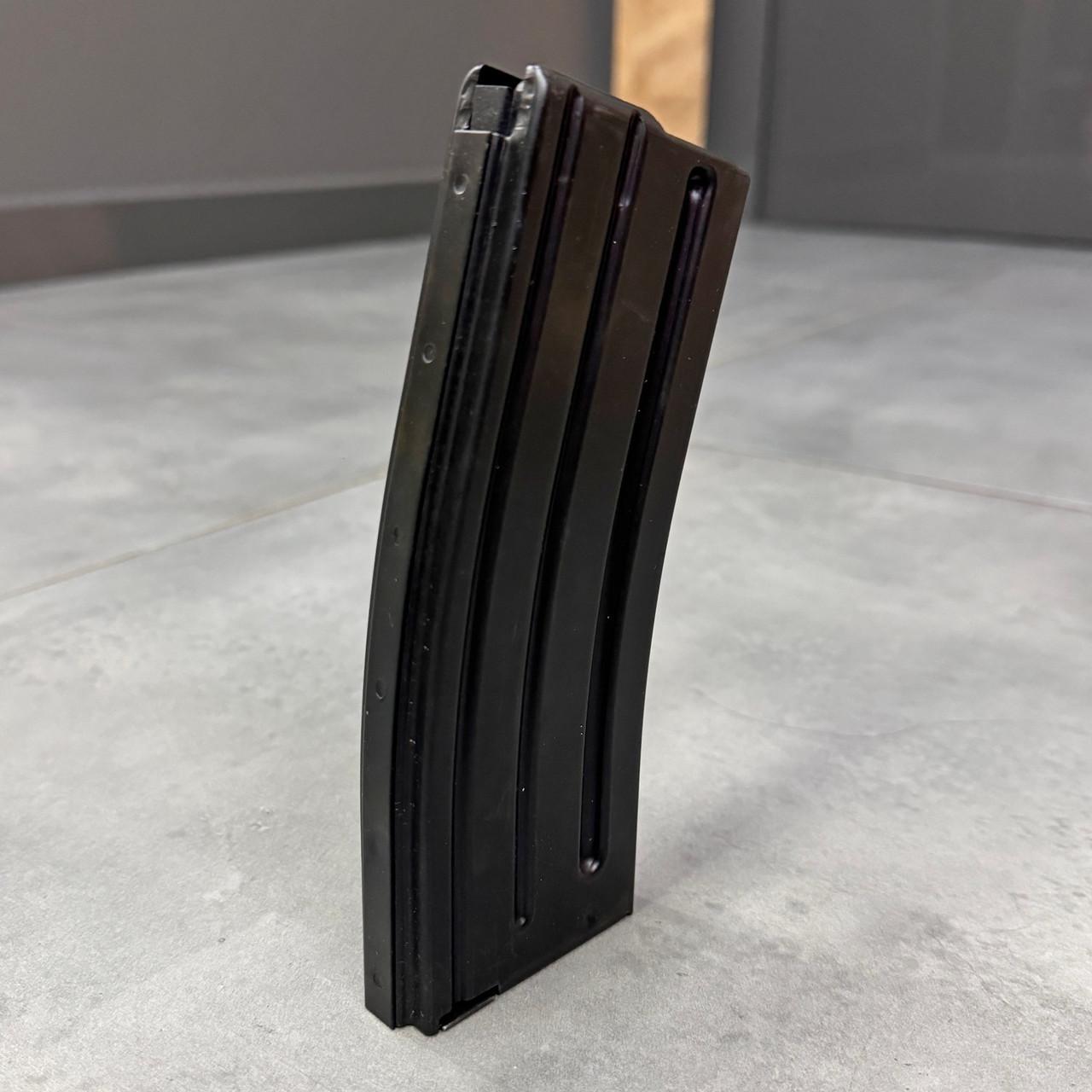 Магазин металевий на 30 патронів 5,56х45 NATO 223 Rem для AR15/M4/M16 Чорний (246942) - фото 3 Магазин металевий на 30 патронів 5,56х45 NATO 223 Rem для AR15/M4/M16 Чорний (246942) - фото 3