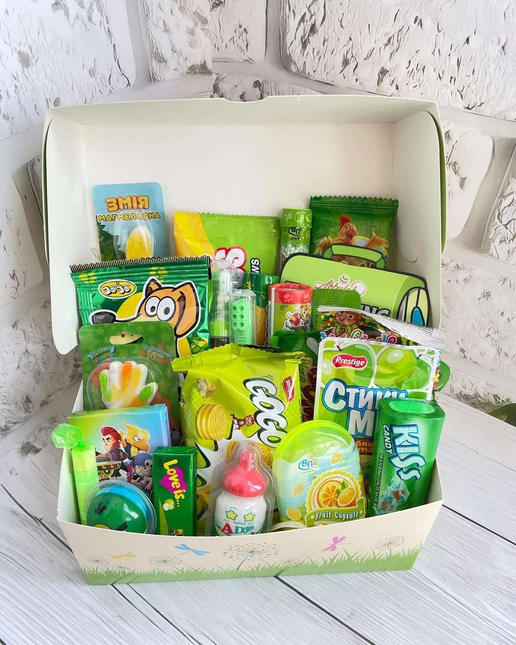 Бокс подарунковий для хлопчиків та дівчаток Улюблені солодощі та смаколики (2134102155)