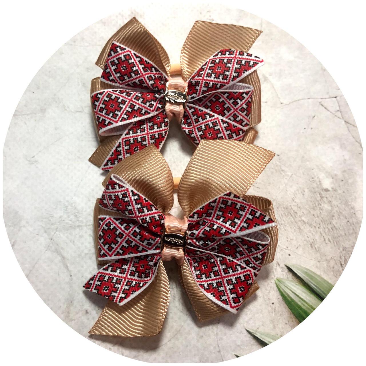 Бантики детские на резинке Украинский орнамент 7 см 2 шт. Бежевый (11483) Бантики детские на резинке Украинский орнамент 7 см 2 шт. Бежевый (11483)