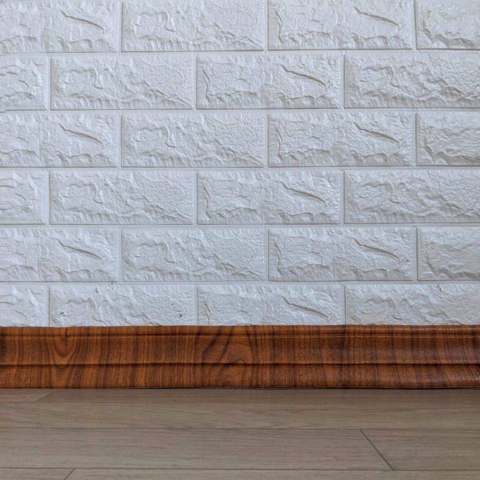 Плинтус самоклеящийся гибкий 2400х80 мм Дуб золотой