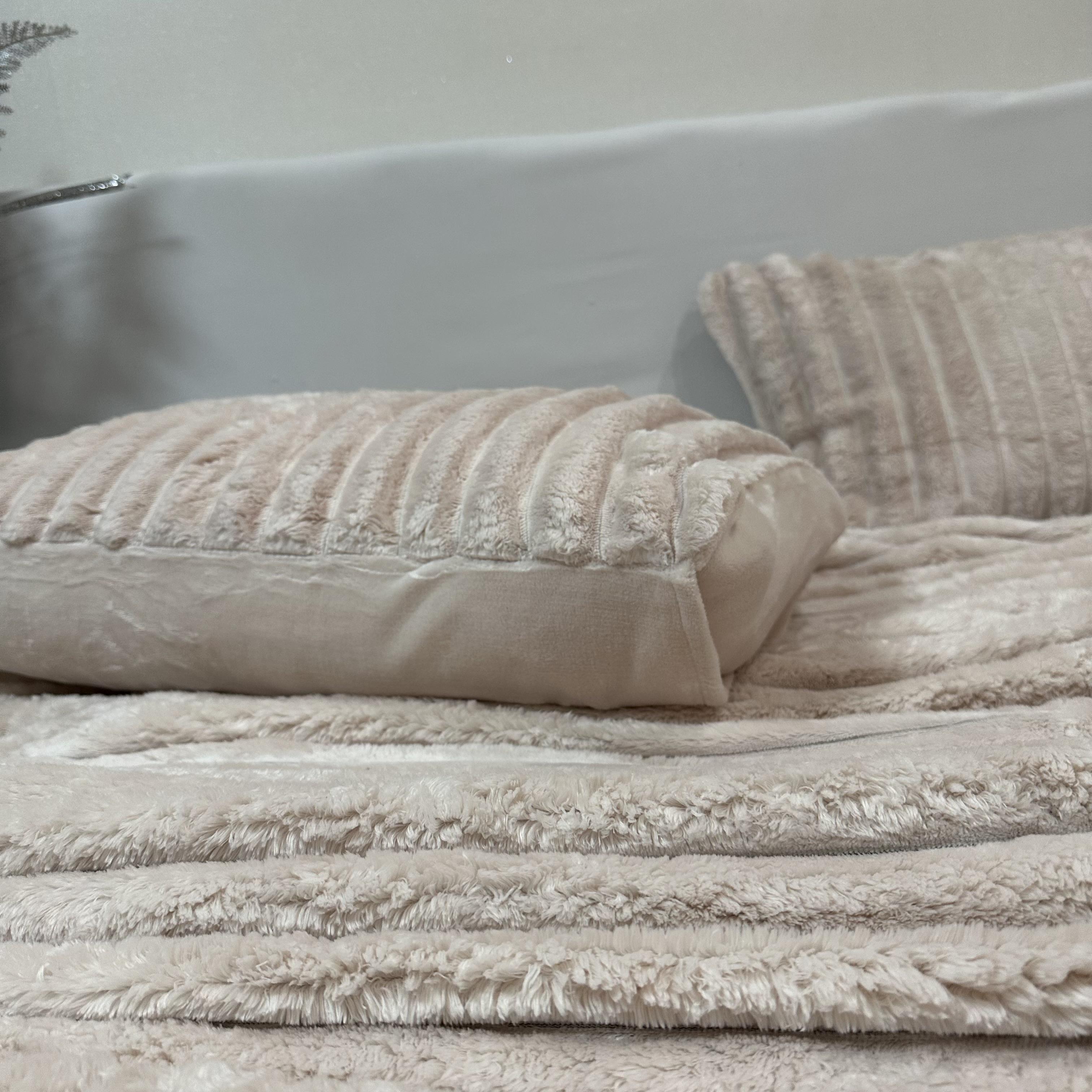 Комплект постільної білизни Шарпей мікрофібра наволочки 50х70 2 шт. Бежевий (29219323) - фото 5 Комплект постільної білизни Шарпей мікрофібра наволочки 50х70 2 шт. Бежевий (29219323) - фото 5