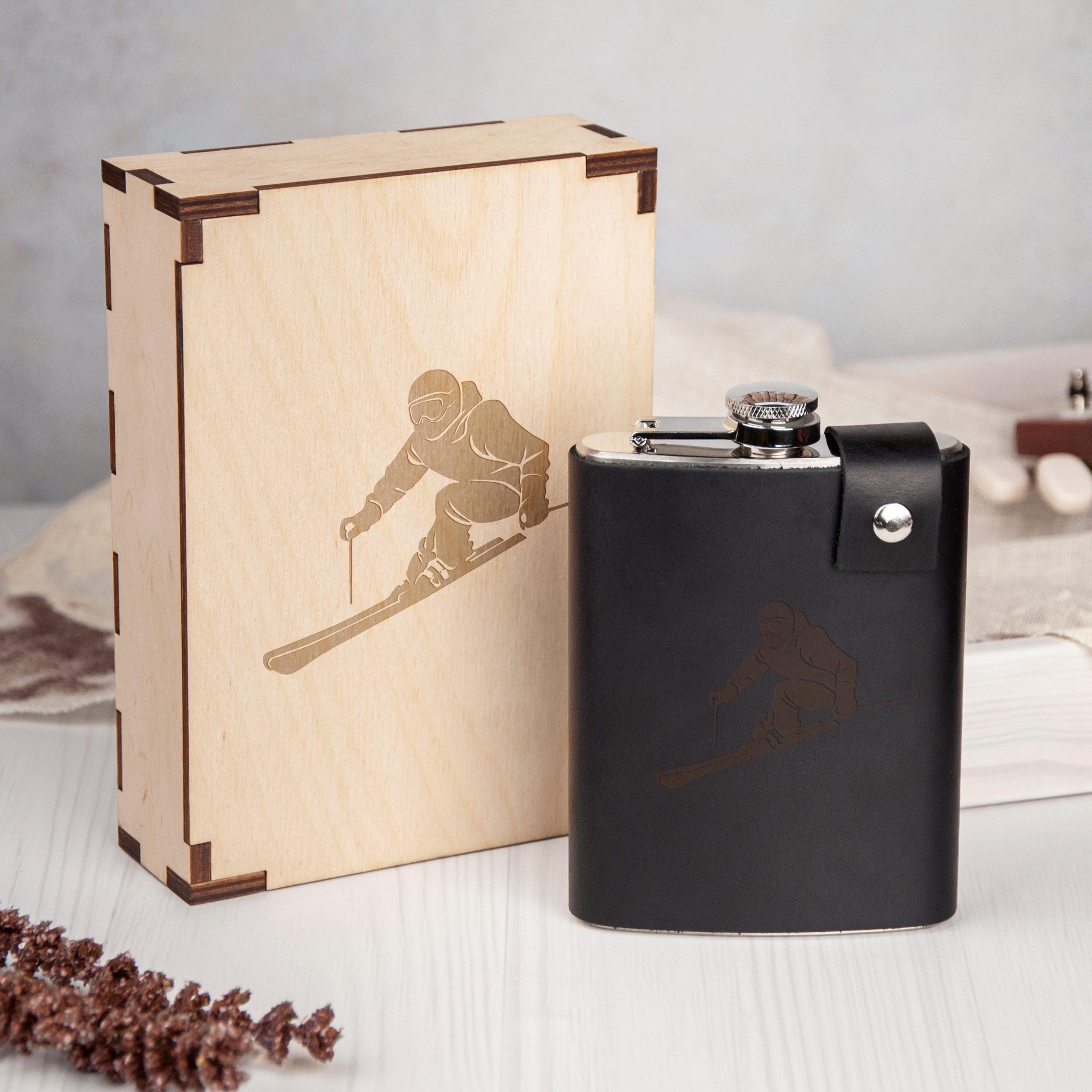 Фляга с принтом лыжника кожаный чехол в подарочной деревянной коробке 240 мл Black (LFL-0009_7) Фляга с принтом лыжника кожаный чехол в подарочной деревянной коробке 240 мл Black (LFL-0009_7)