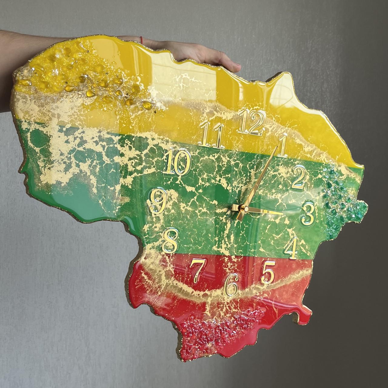 Часы настенные из эпоксидной смолы Карта Литвы 40х30 см