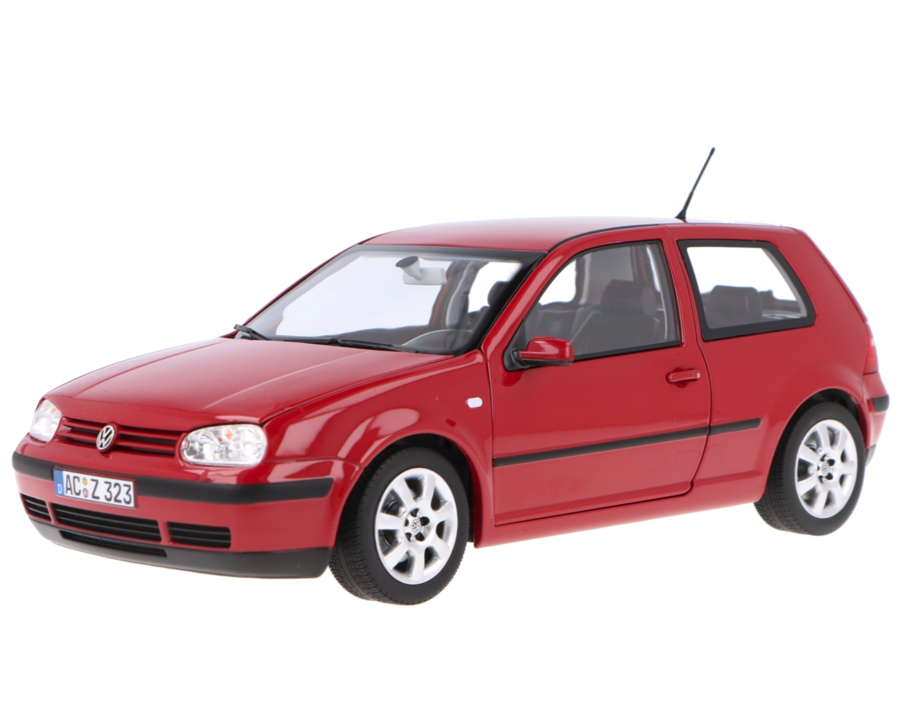 Модель автомобиля Norev 1:18 Volkswagen Golf 4 Red (188573)