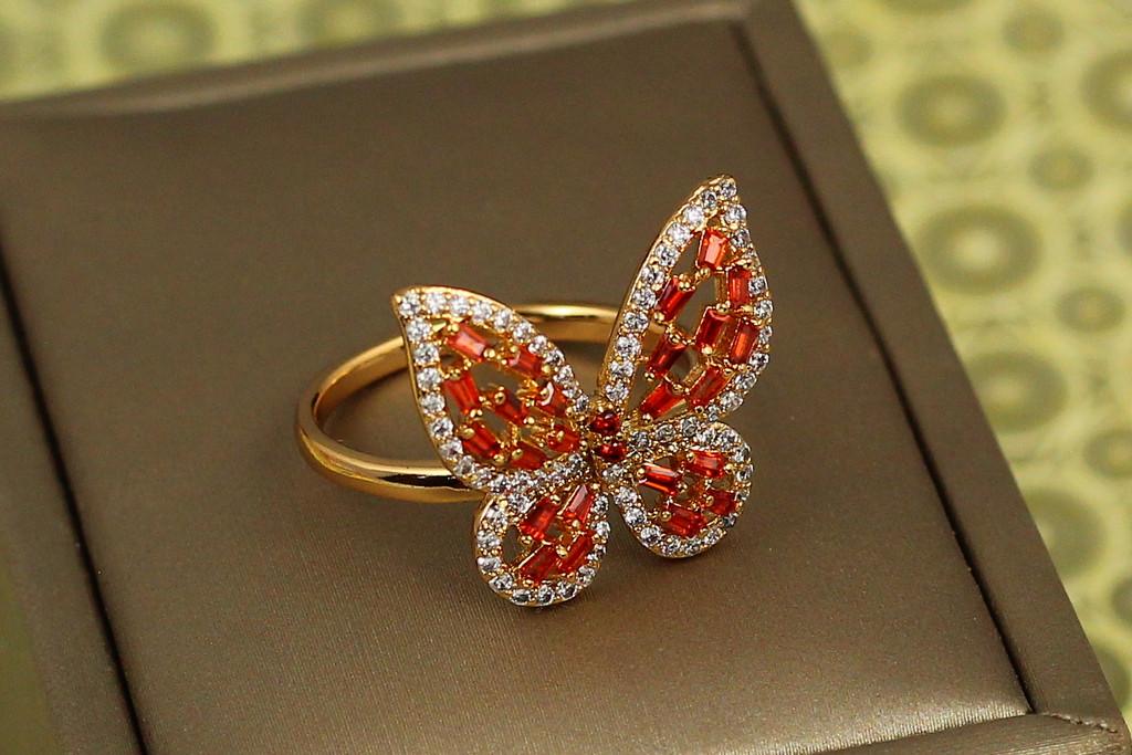 Каблучка Xuping Jewelry Метелик з кораловим камінням р. 19 Золотистий