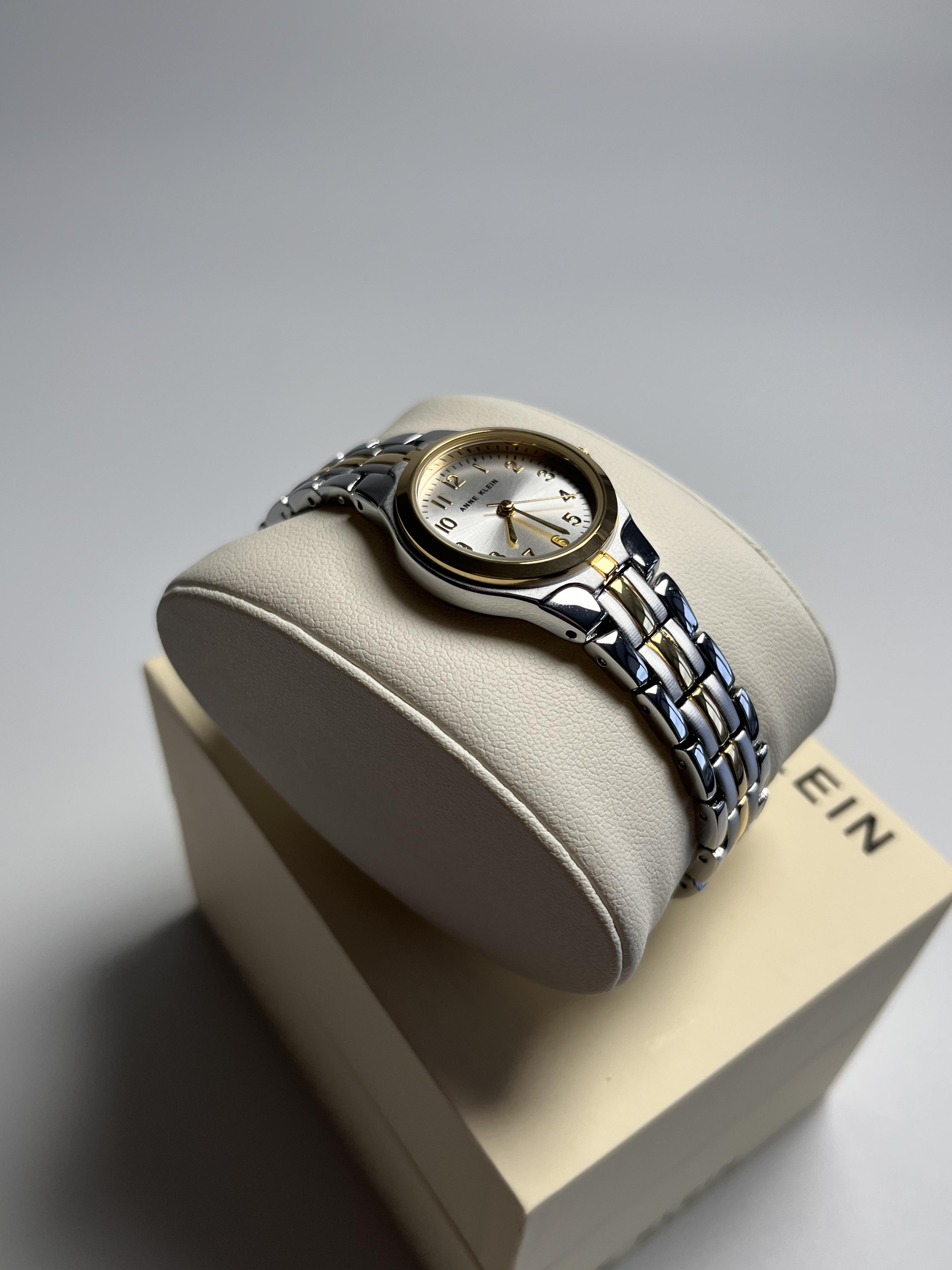 Часы женские Anne Klein 10/5491SVTT Серебристые (14438346) - фото 4 Часы женские Anne Klein 10/5491SVTT Серебристые (14438346) - фото 4