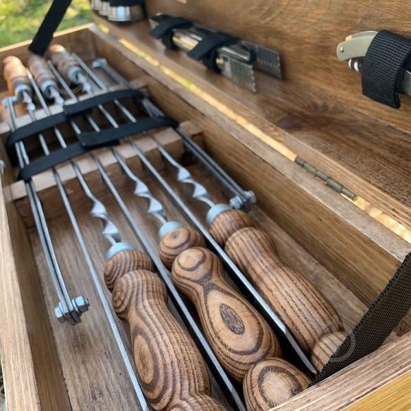 Набір шампурів Gorillas Market Лось Gorillas BBQ у дерев'яній коробці (hub_wPVb04623) - фото 5 Набір шампурів Gorillas Market Лось Gorillas BBQ у дерев'яній коробці (hub_wPVb04623) - фото 5