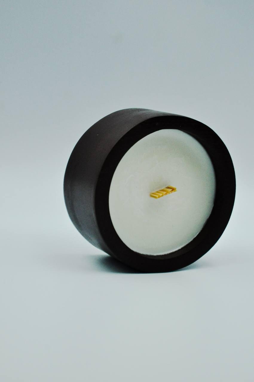 Ароматизована соєва свічка з гнітом із дерева CLASSICAL black в деревяній ємності (9361214)