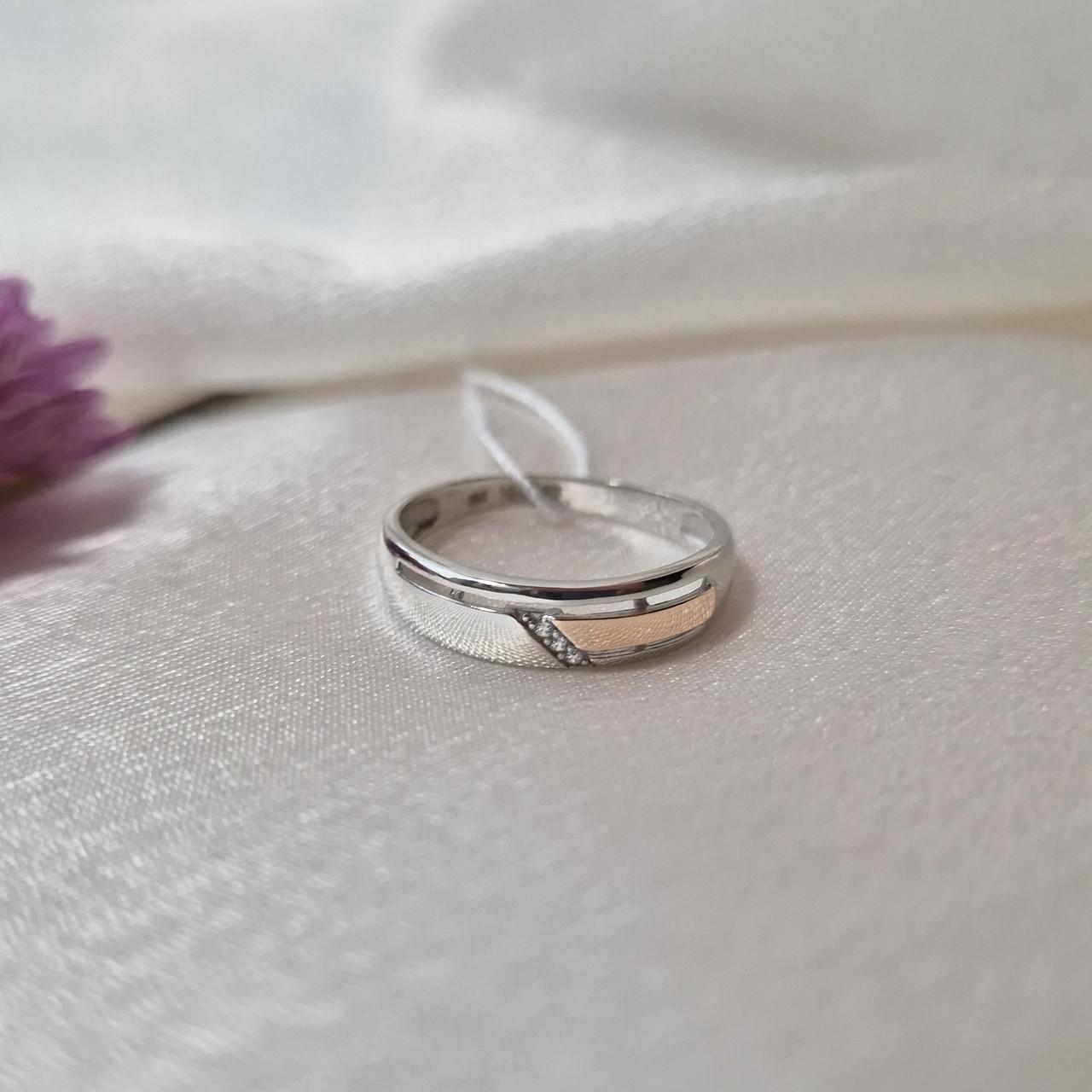 Кольцо с золотой пластиной с белыми камнями серебро 925 пробы золото 375 р. 18,5 (1672к) - фото 3 Кольцо с золотой пластиной с белыми камнями серебро 925 пробы золото 375 р. 18,5 (1672к) - фото 3