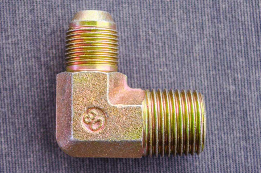 Уголок для компрессора с резьбой 1/2-3/8 (2300)