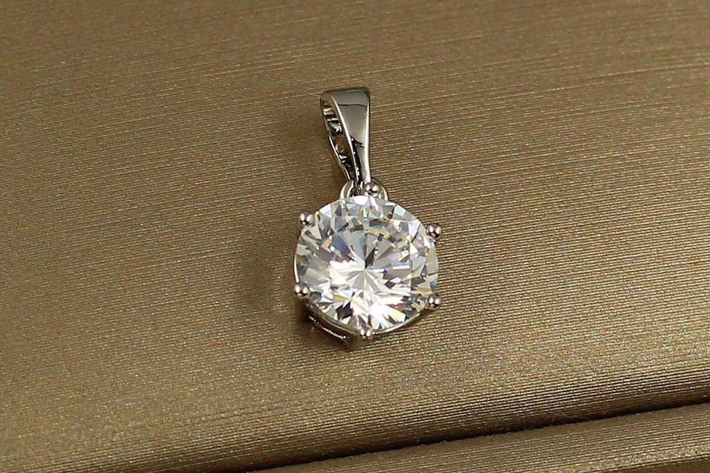 Кулон Xuping Jewelry белый камень на шесть креплений 8 мм Серебристый (2560724495)