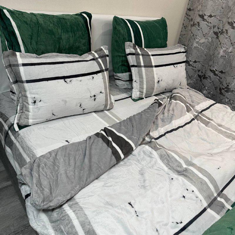 Комплект постельного белья велюровый с рисунком с 4 наволочками евро 200x230 см Серо-зеленый (29225207) - фото 5