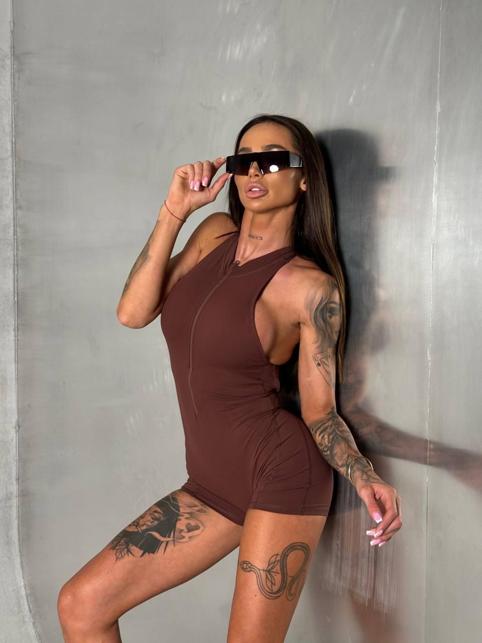 Комбинезон спортивный короткий с чашками и пуш-ап L Шоколадный (WSH08L) - фото 2 Комбинезон спортивный короткий с чашками и пуш-ап L Шоколадный (WSH08L) - фото 2