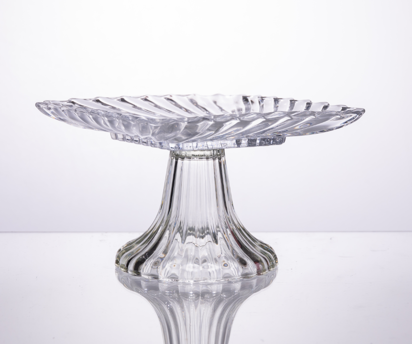 Тортовница стеклянная на ножке квадратная 16х16х9 см Прозрачный (64486-15) - фото 3 Тортовница стеклянная на ножке квадратная 16х16х9 см Прозрачный (64486-15) - фото 3