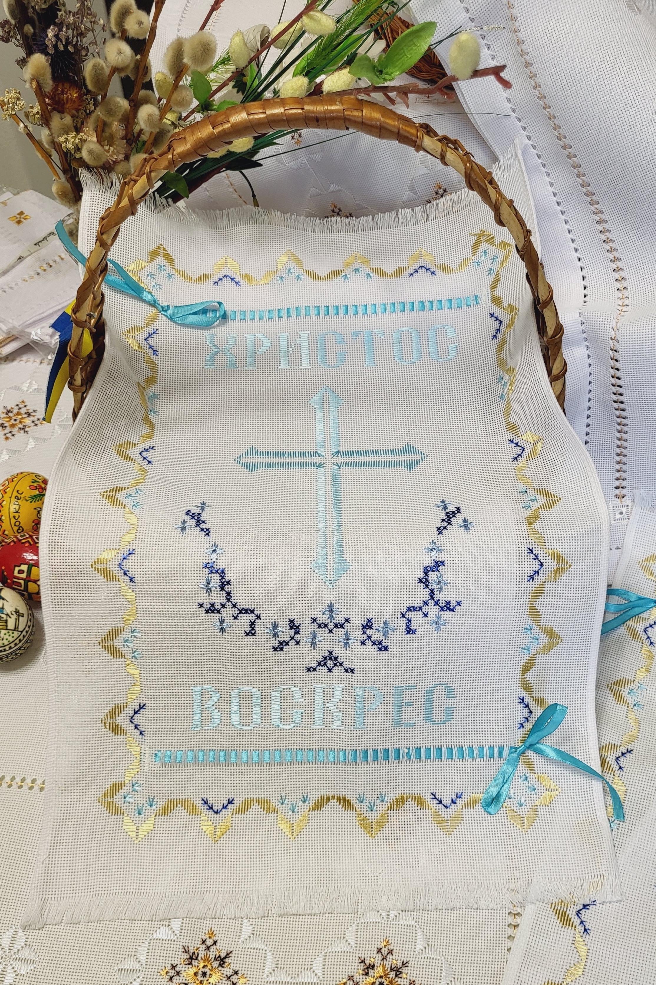 Салфетка-полотенце вышитая на пасхальную корзину ручная вышивка (Арт-053зол)
