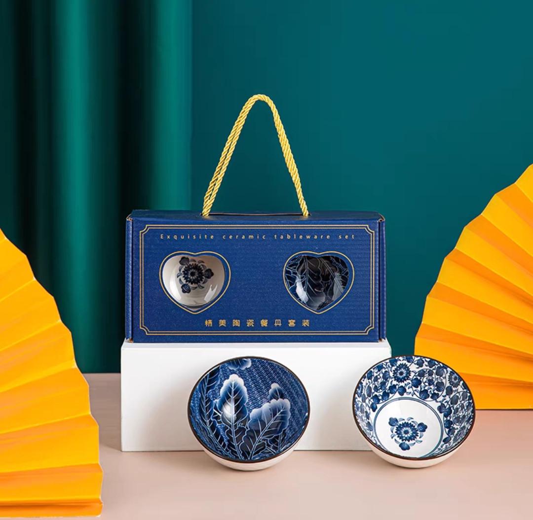 Подарочный набор тарелок и столовой посуды (2150674948)