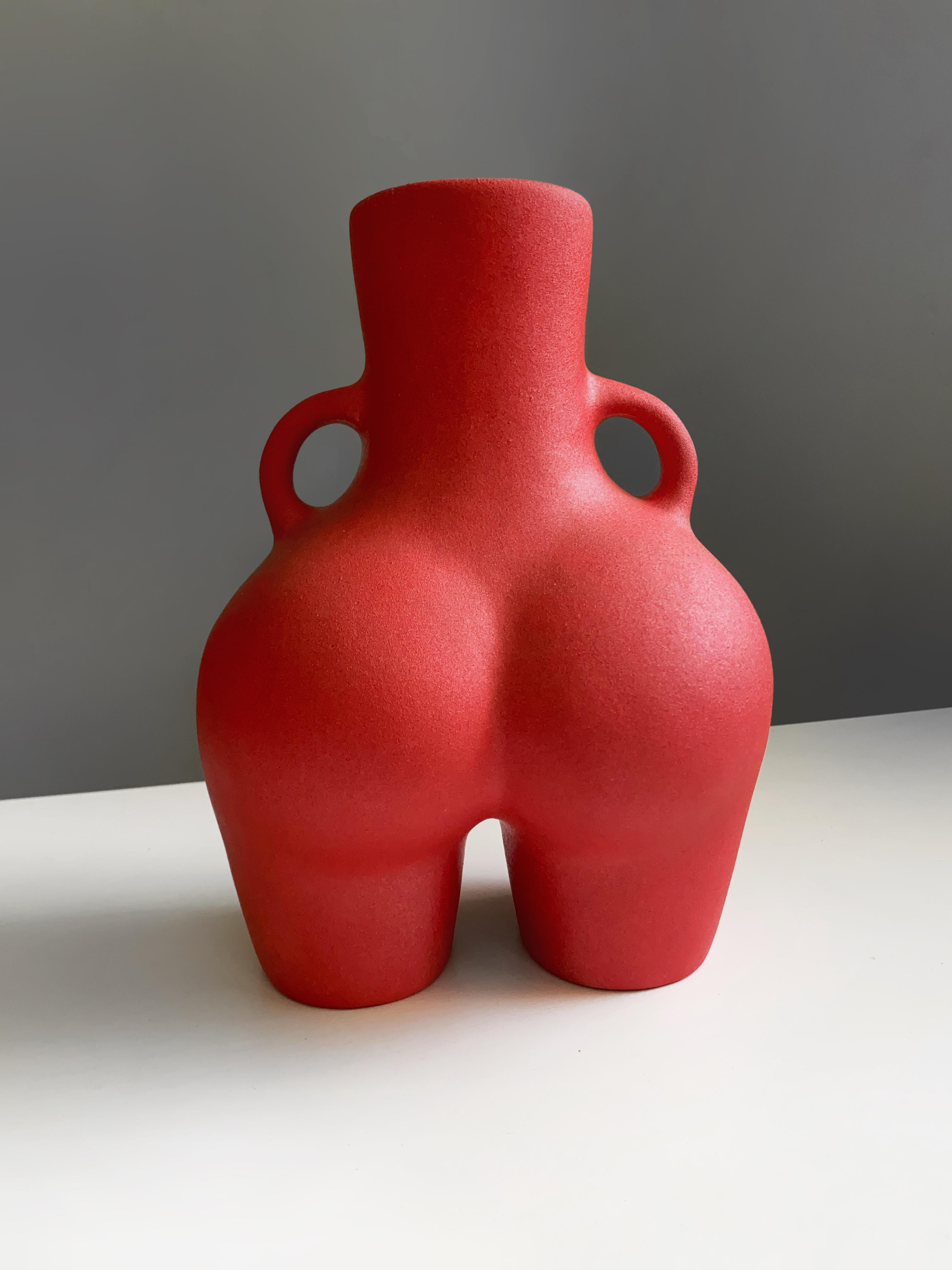 Ваза у формі жіночої попи Лола 25х18 см Червоний - фото 2