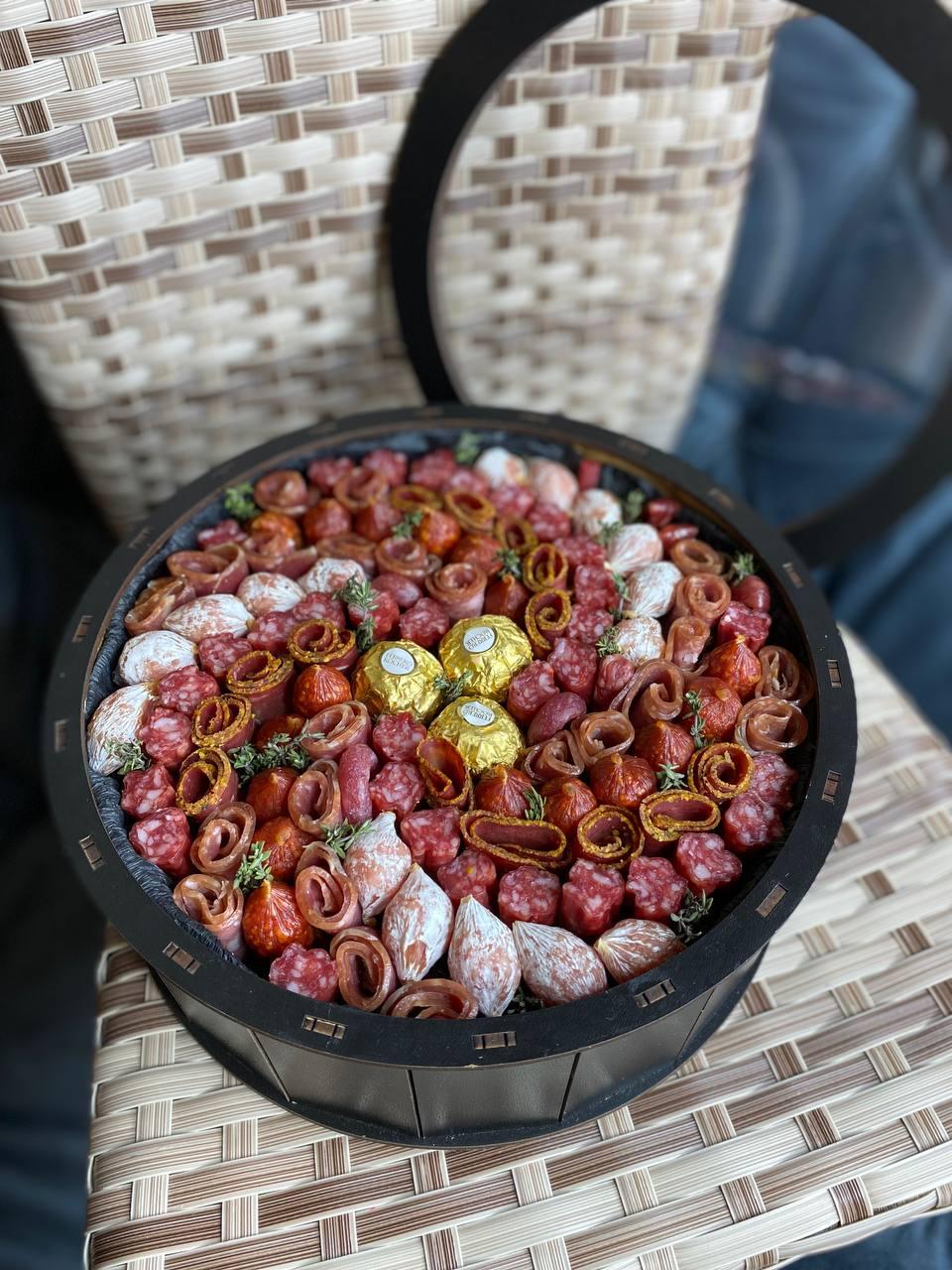 Подарочный бокс с колбасками для мужчин (32477553)