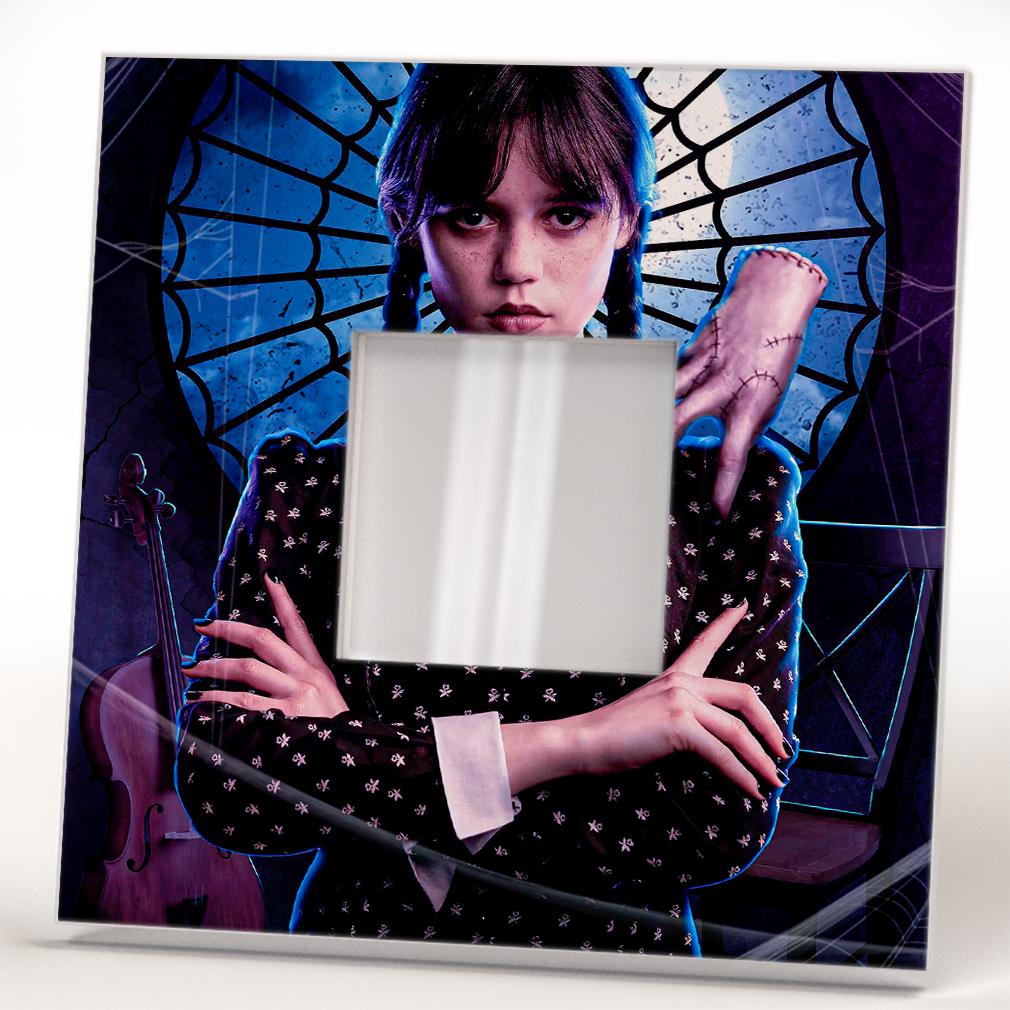 Зеркало Уэнздей "Семейка Аддамс" 260х260 мм (M04650) - фото 2 Зеркало Уэнздей "Семейка Аддамс" 260х260 мм (M04650) - фото 2