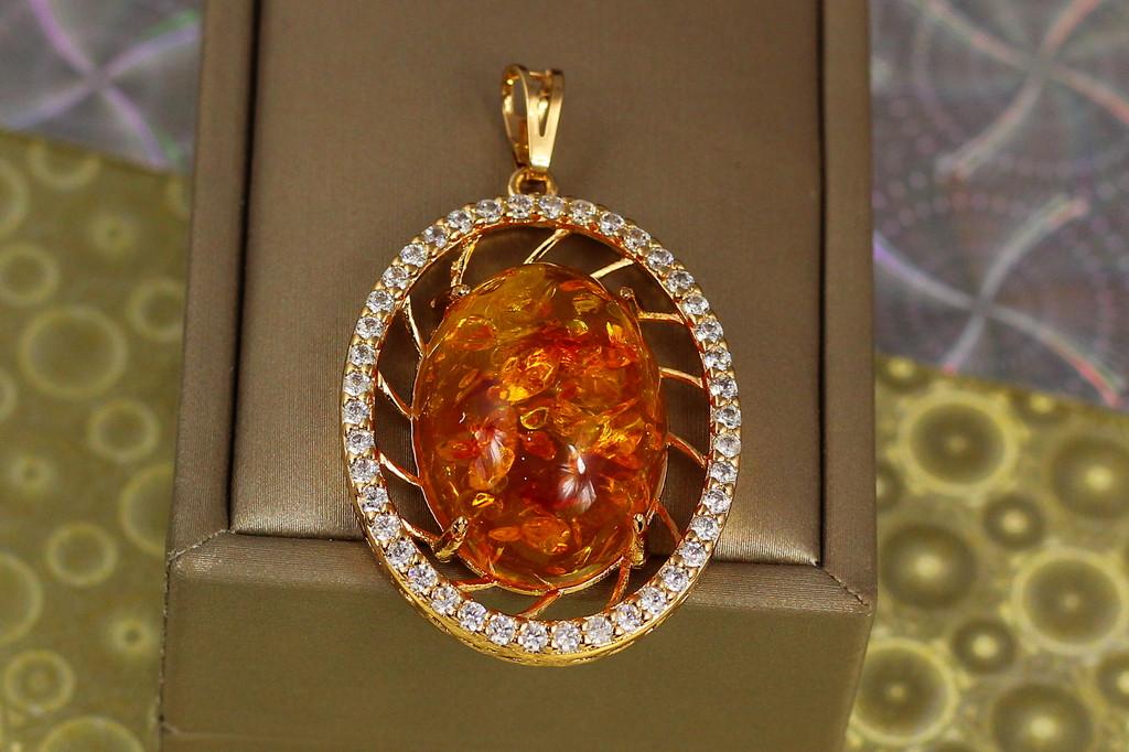 Кулон Xuping Jewelry Овал имитация янтаря 4 см Золотистый
