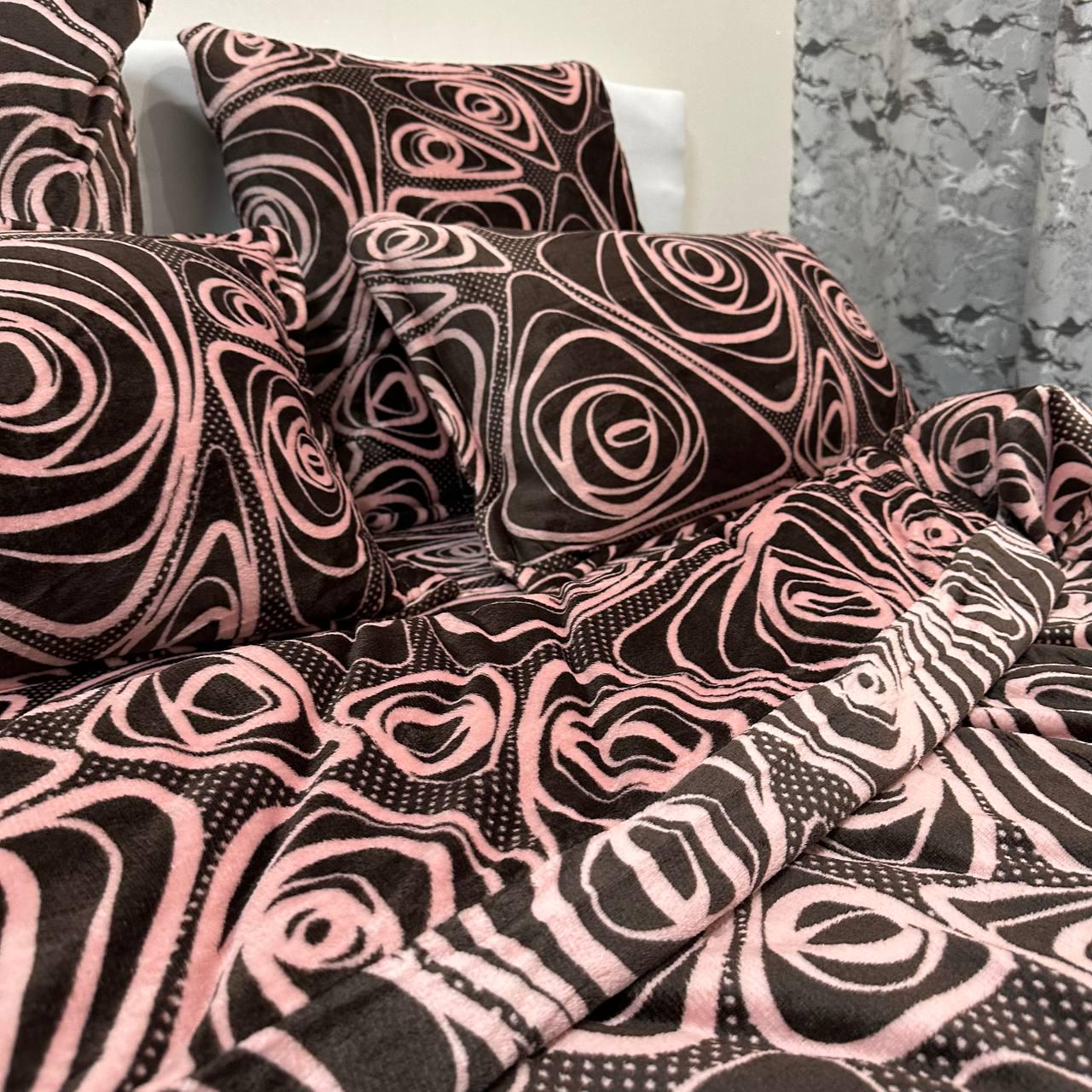 Комплект постельного белья велюровый с рисунком с 4 наволочками евро 200x230 см Коколадно-розовый (29225210) - фото 4