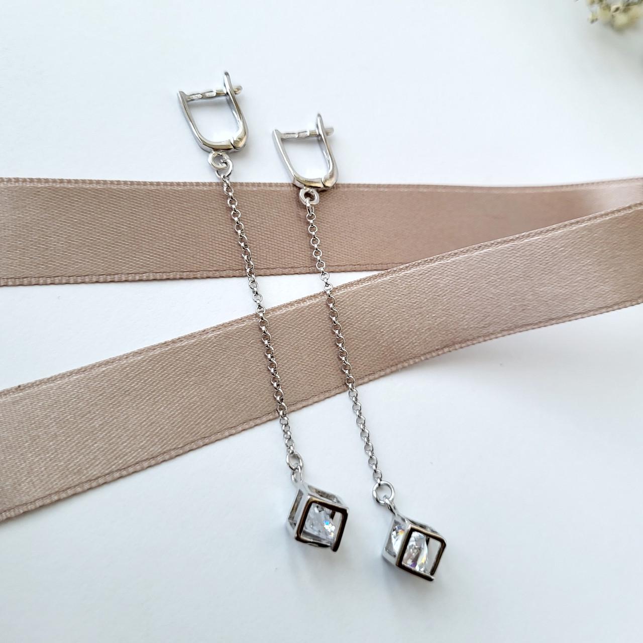 Серьги с подвеской Кубик на цепочке с секретом с белым камнем серебро 925 пробы