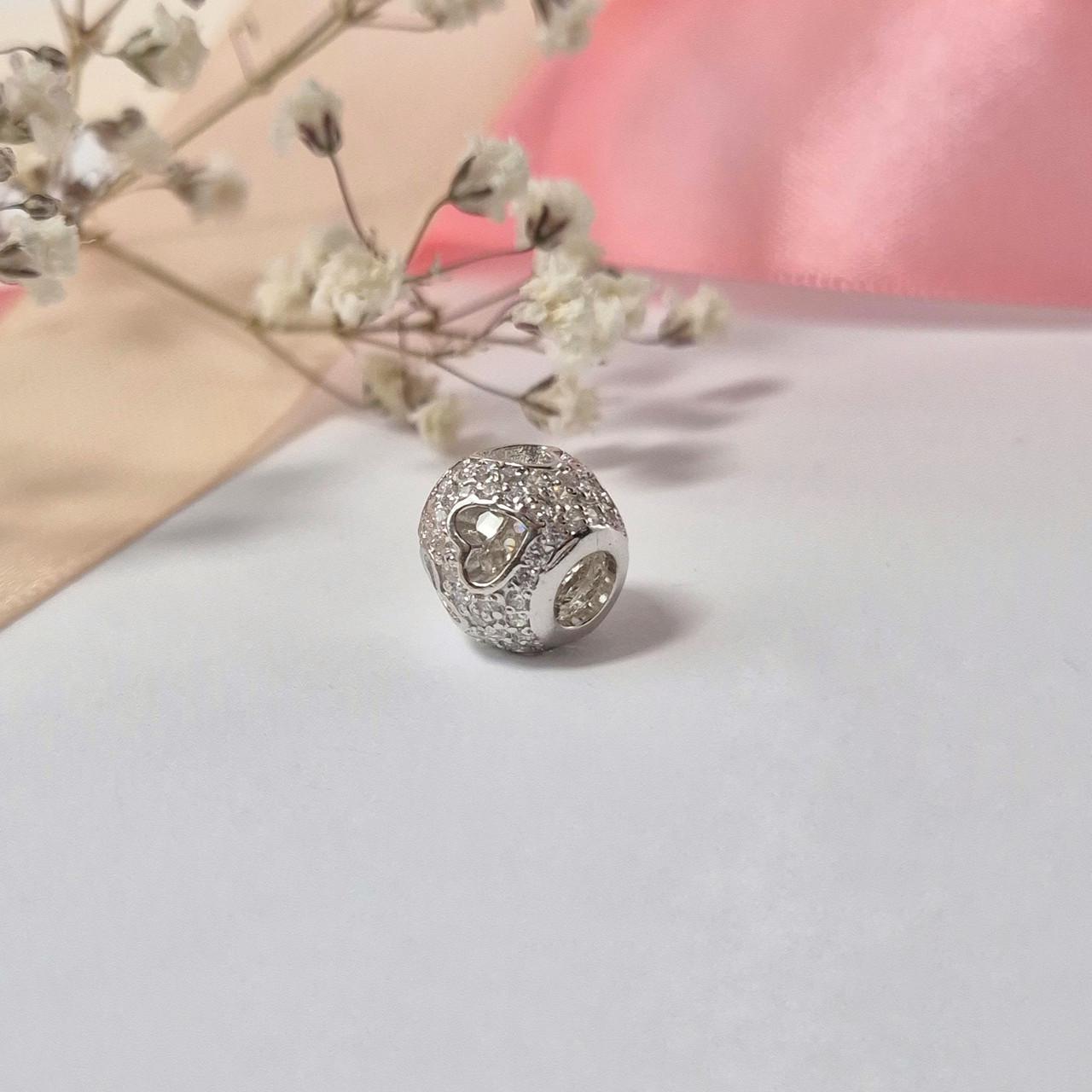 Шарм Серце в білих каменях срібло 925 проби 2,30 г (38242р)