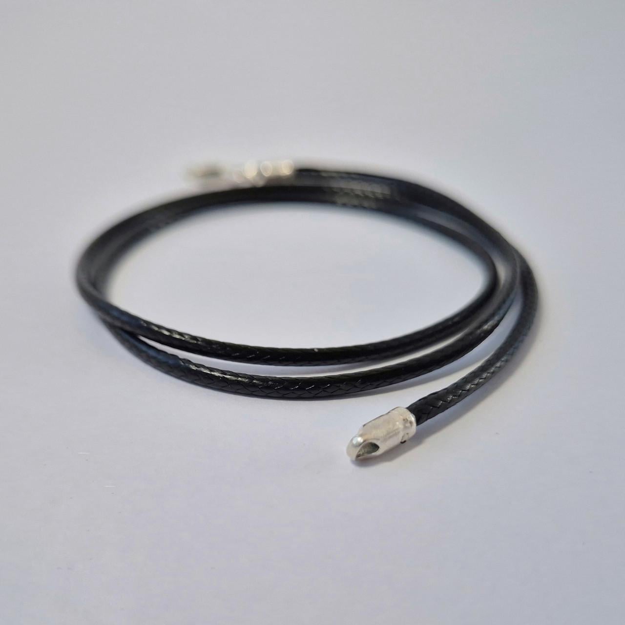 Шнурок на шею вощеная нить застежка серебро 925 пробы 1,04 г 2,3 мм 50 см (6010/2,3) Шнурок на шею вощеная нить застежка серебро 925 пробы 1,04 г 2,3 мм 50 см (6010/2,3)