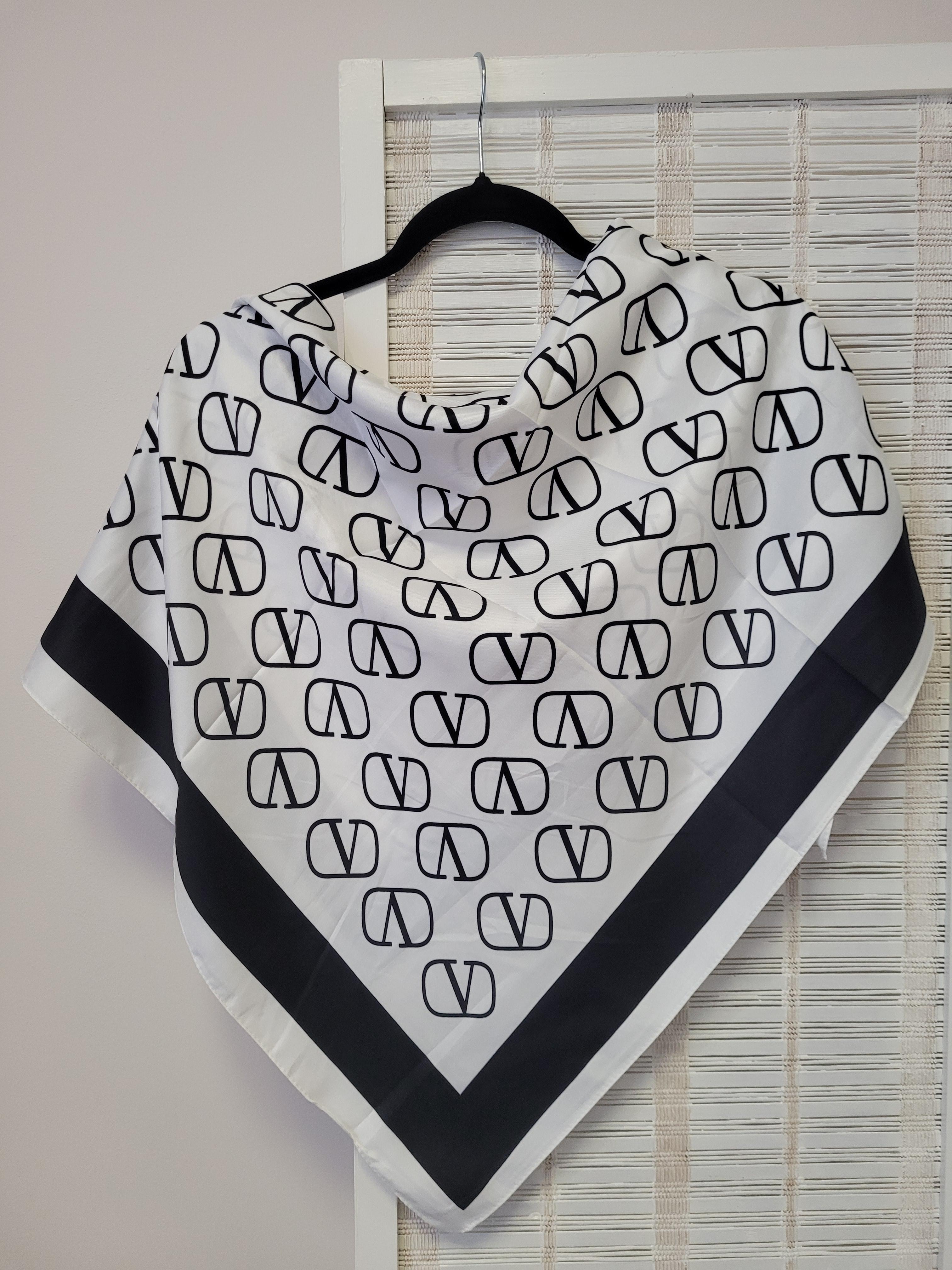 Хустка жіноча шовкова з Логотипом 90х90 см Білий/Чорний (002523)