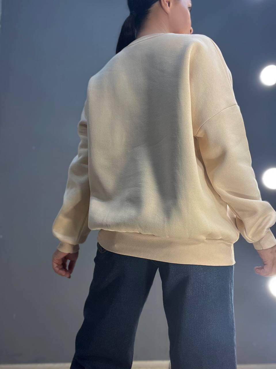 Свитшот женский OLIVIA 2468 VIRGINIA утепленный на флисе OS Светло-бежевый (1116) - фото 5 Свитшот женский OLIVIA 2468 VIRGINIA утепленный на флисе OS Светло-бежевый (1116) - фото 5