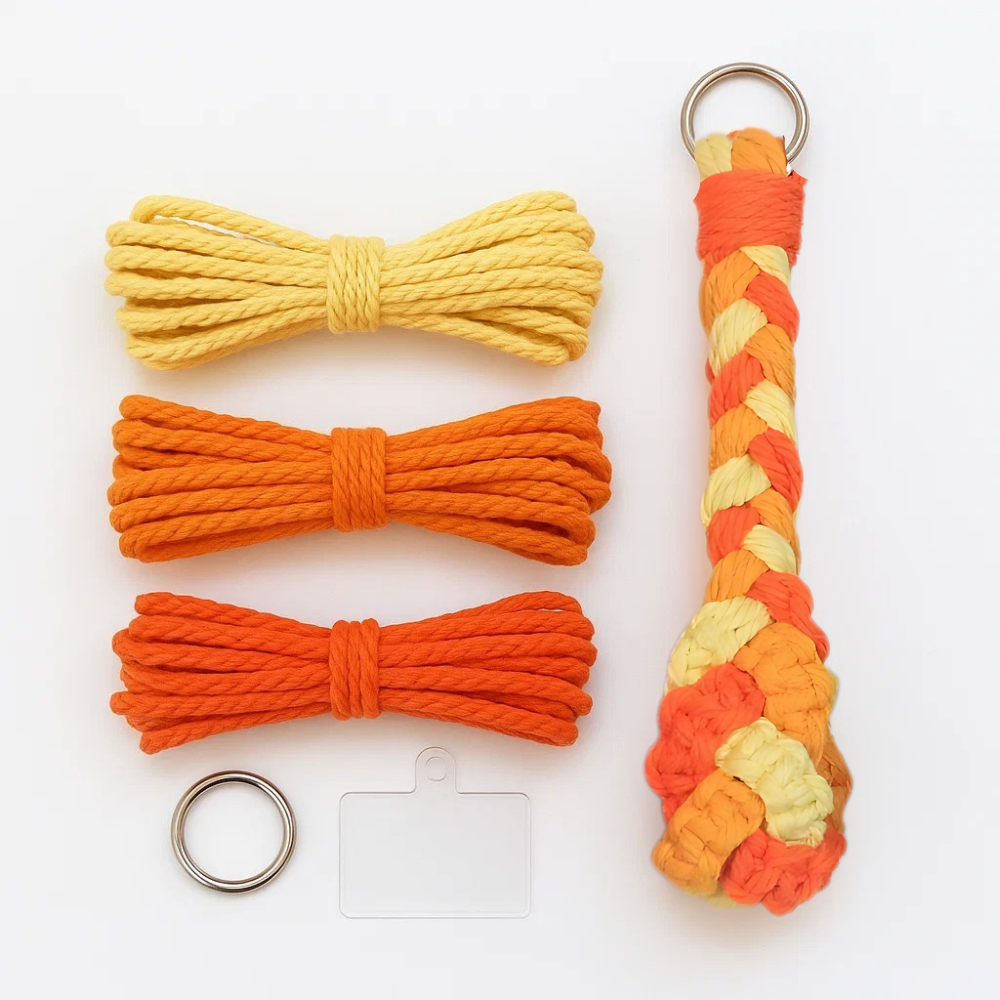 Набор макраме брелока плетеная коса с петлей на руку трехцветный 17,3х3,5 см Желтый/Оранжевый/Темно-оранжевый