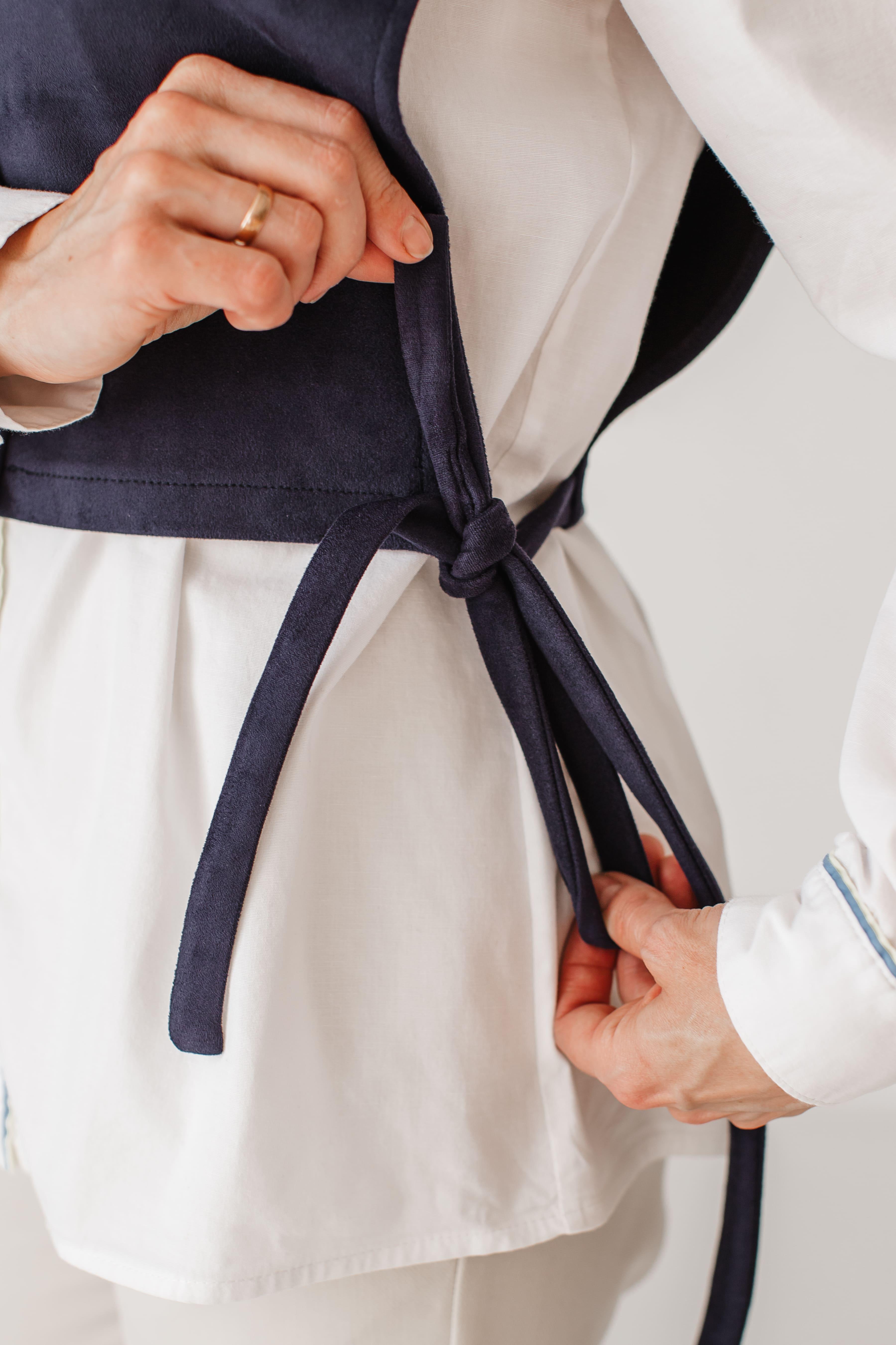 Жилет жіночий VSlatinina замшевий на кнопках S Темно-синій (01234567829) - фото 2 Жилет жіночий VSlatinina замшевий на кнопках S Темно-синій (01234567829) - фото 2