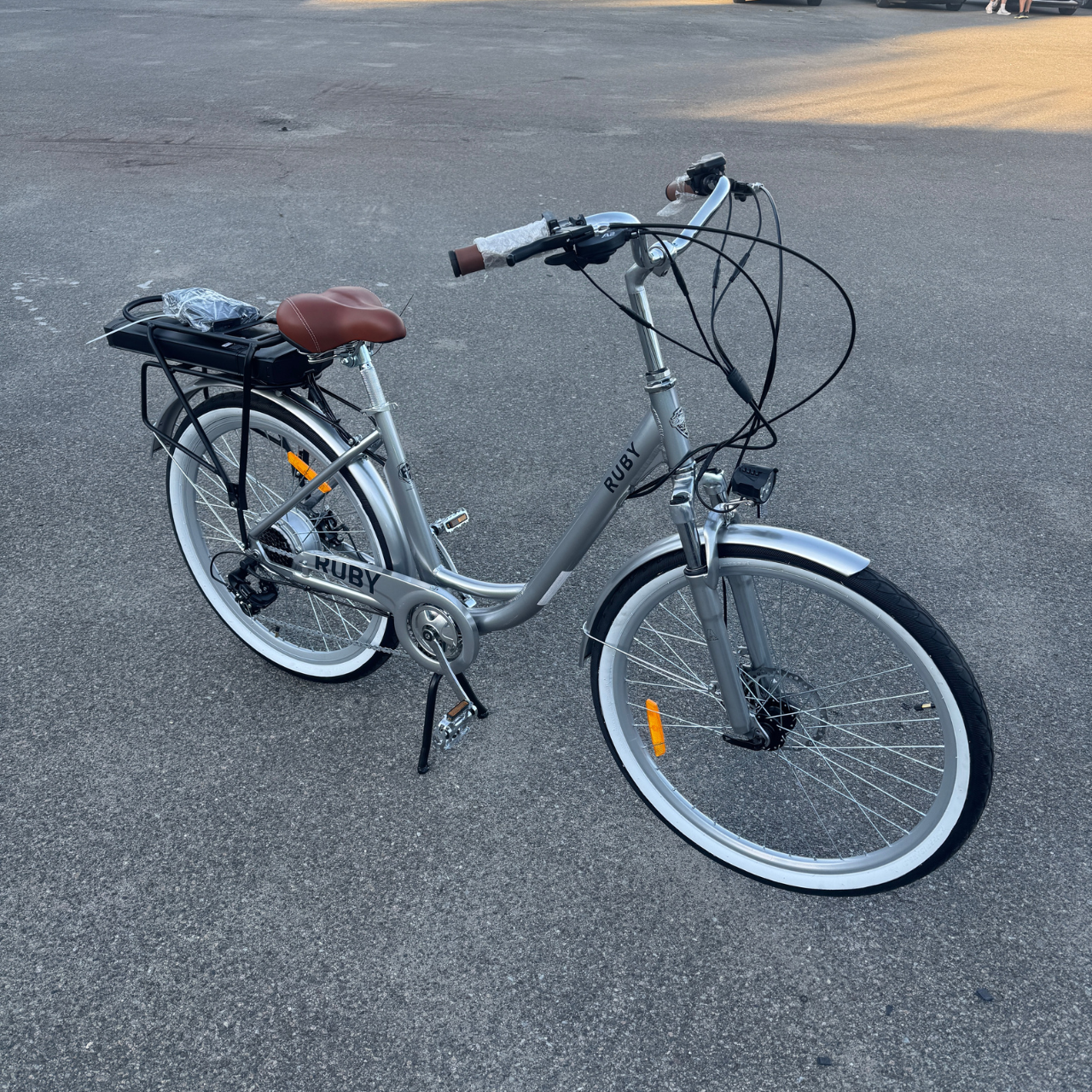 Велосипед з електроприводом AL Dorozhnik eRUBY DD FR 26" рама-17" 36B 17,5Ахч 500 Вт з амортизаційною вилкою та ліхтарем Сріблястий