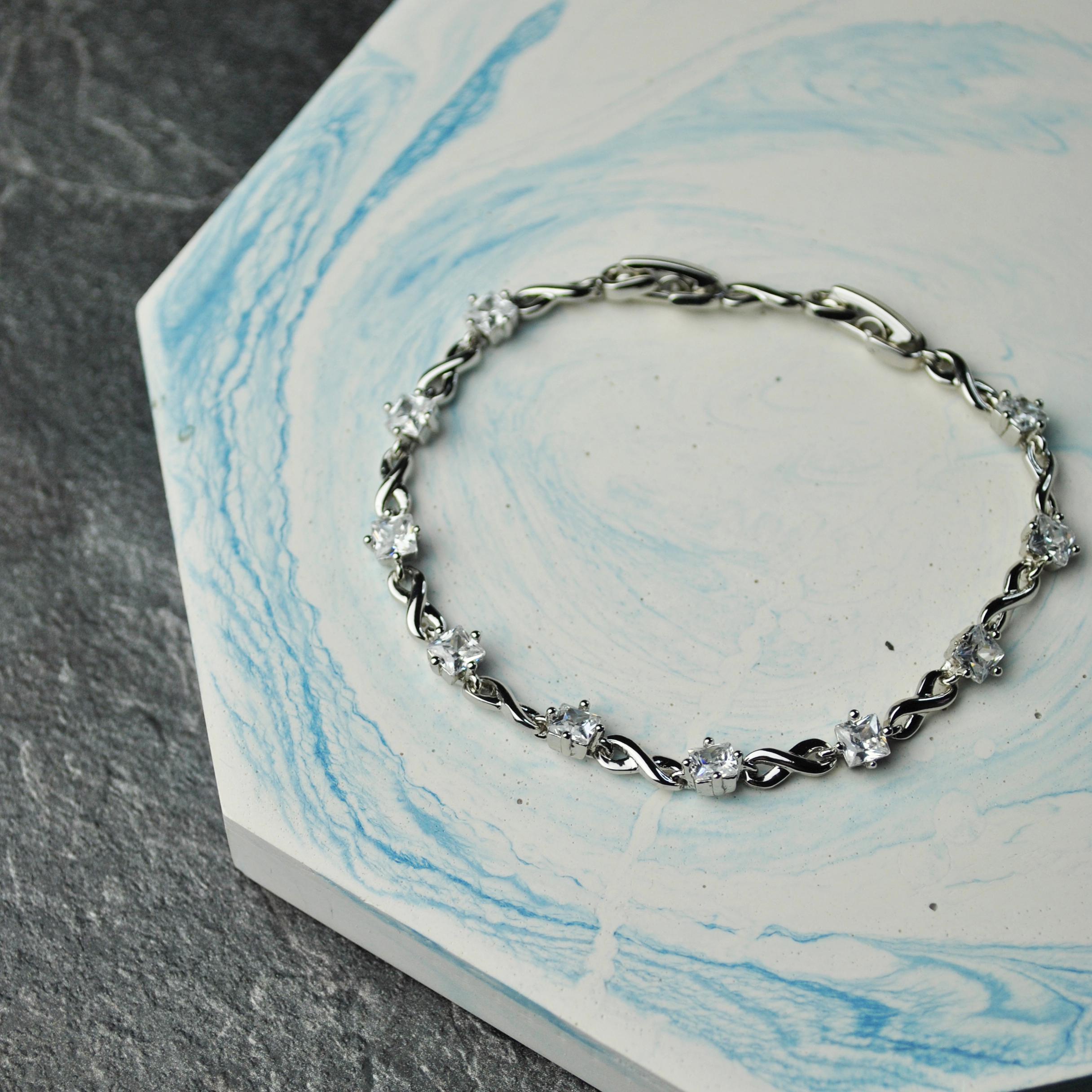 Браслет бесконечность с фианитами медицинская сталь родий (x189)