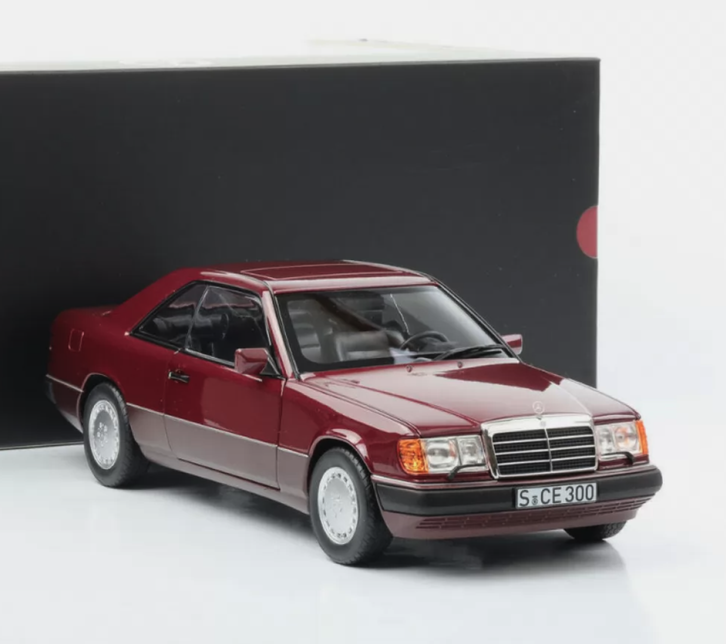 Модель автомобиля Mercedes-Benz 300 CE-24 C124 Coupe 1990 1:18 Almandine Red (B66040691) - фото 1