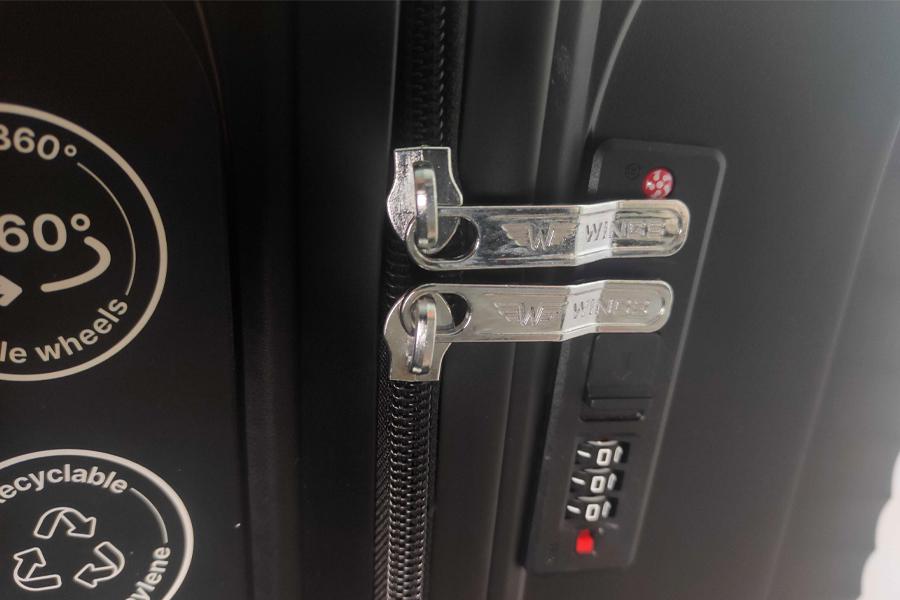 Чемодан Wings RVN01 маленький 38 л Черный (RVN01-S-Black) - фото 2 Чемодан Wings RVN01 маленький 38 л Черный (RVN01-S-Black) - фото 2