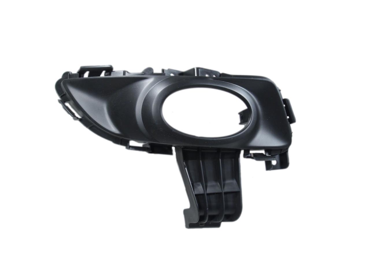 Решетка бампера AVTM Mazda 3 BK 04-06 SDN правая с отверстиями для противотуманок (3476 914)