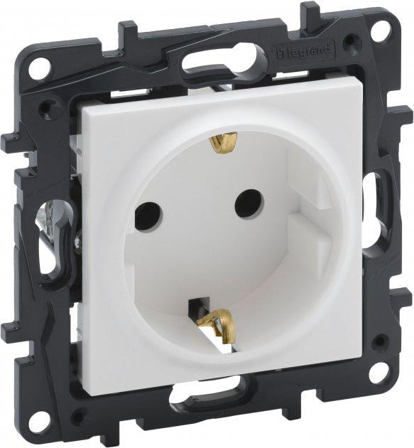 Розетка 220 В Legrand 863120 Niloe Step 16A пластик с заземлением Schuko со шторками Белый (11684700)