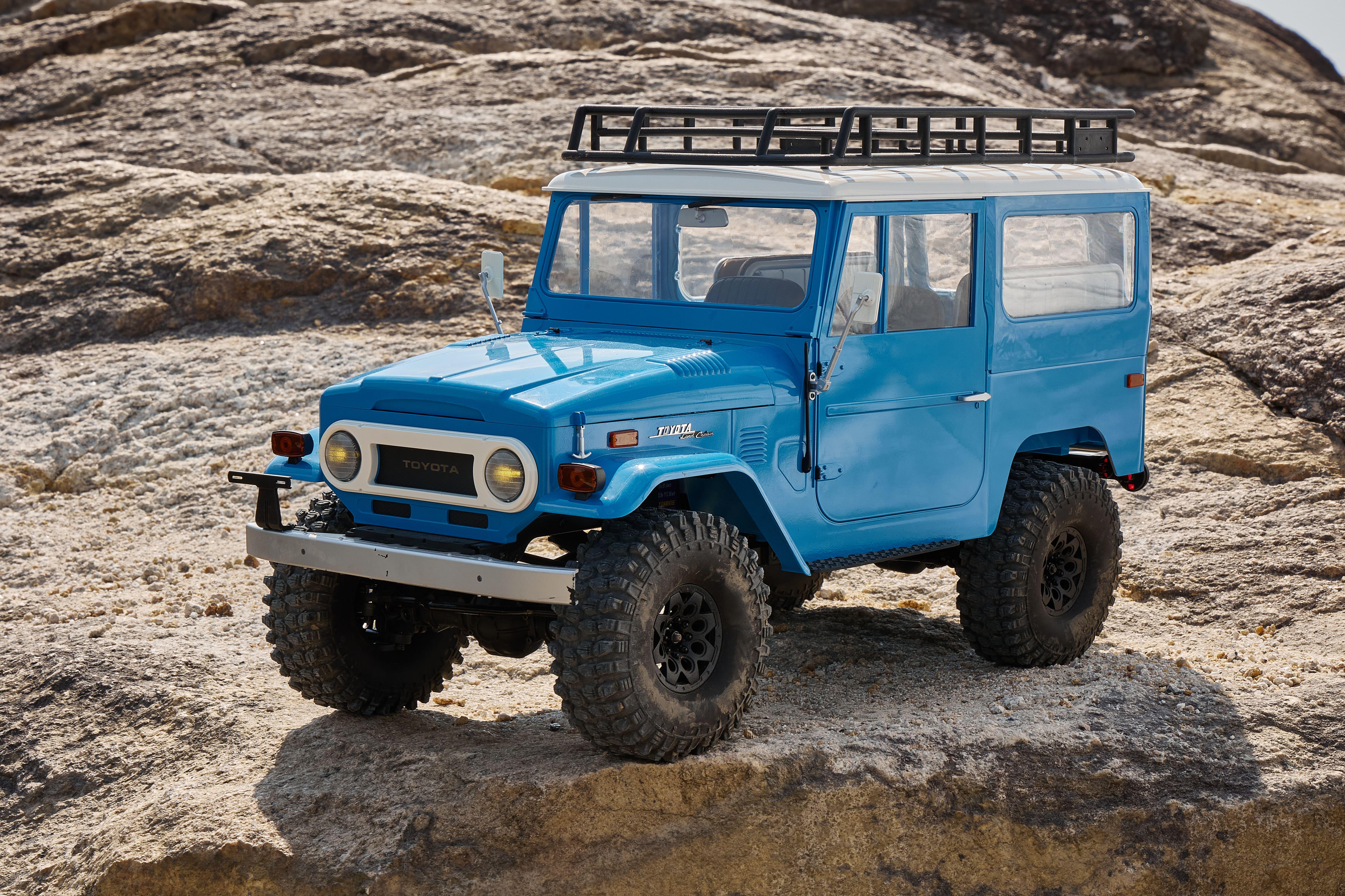 Машинка на радиоуправлении FMS 1:10 Toyota Land Cruiser FJ40 RS Blue - фото 17 Машинка на радиоуправлении FMS 1:10 Toyota Land Cruiser FJ40 RS Blue - фото 17