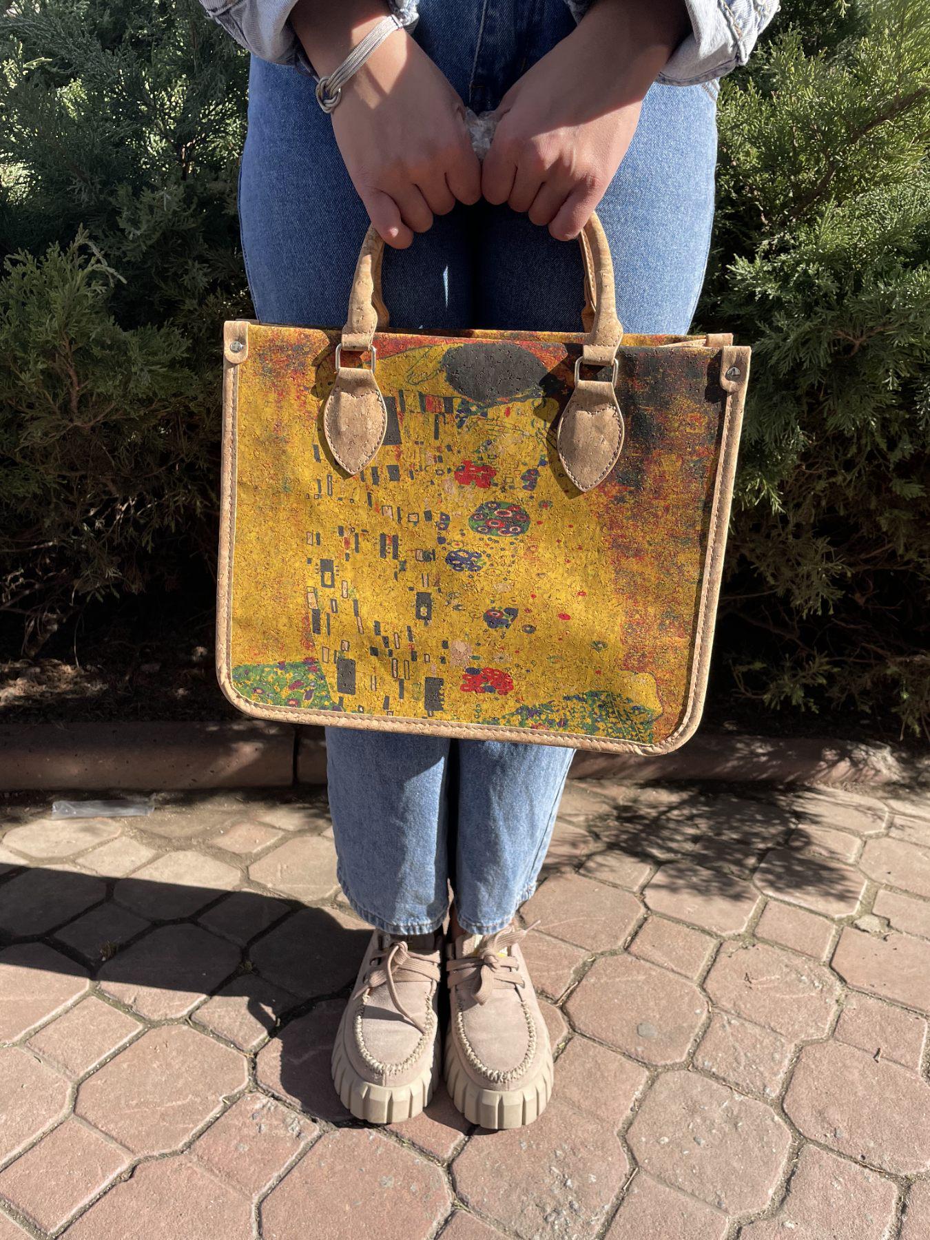 Сумка з пресованого коркового матеріалу з художнім принтом Поцілунок (00159) - фото 2 Сумка з пресованого коркового матеріалу з художнім принтом Поцілунок (00159) - фото 2