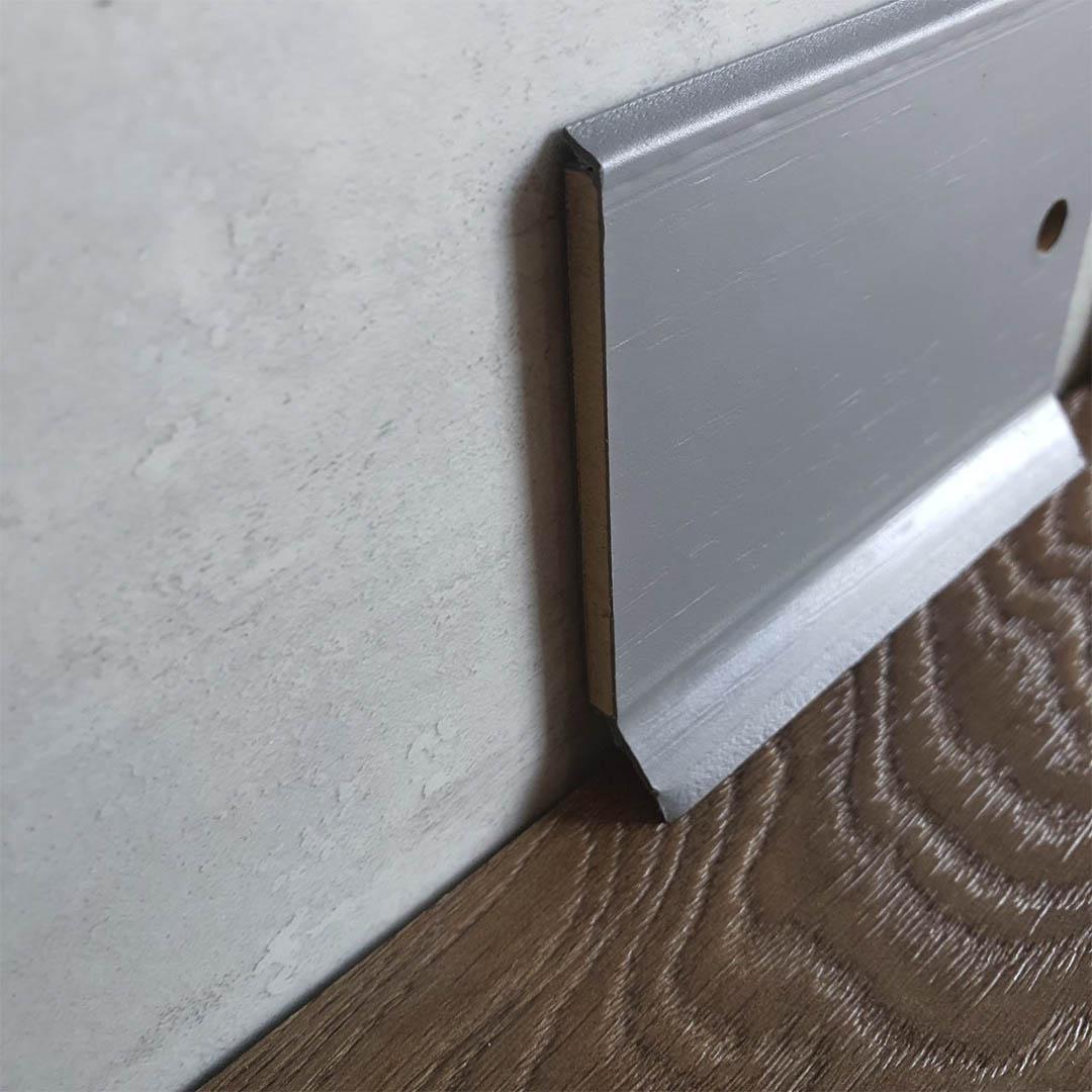 Плинтус Doellken S80 1147 80 мм 2,575 м Темно-серый Плинтус Doellken S80 1147 80 мм 2,575 м Темно-серый